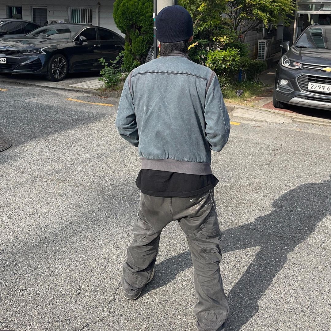 Ignota Core:6 Washed Cargo Pants Dark Beige, Ignota Core:6 Washed Cargo Pants Blue 착용 스타일 - 1