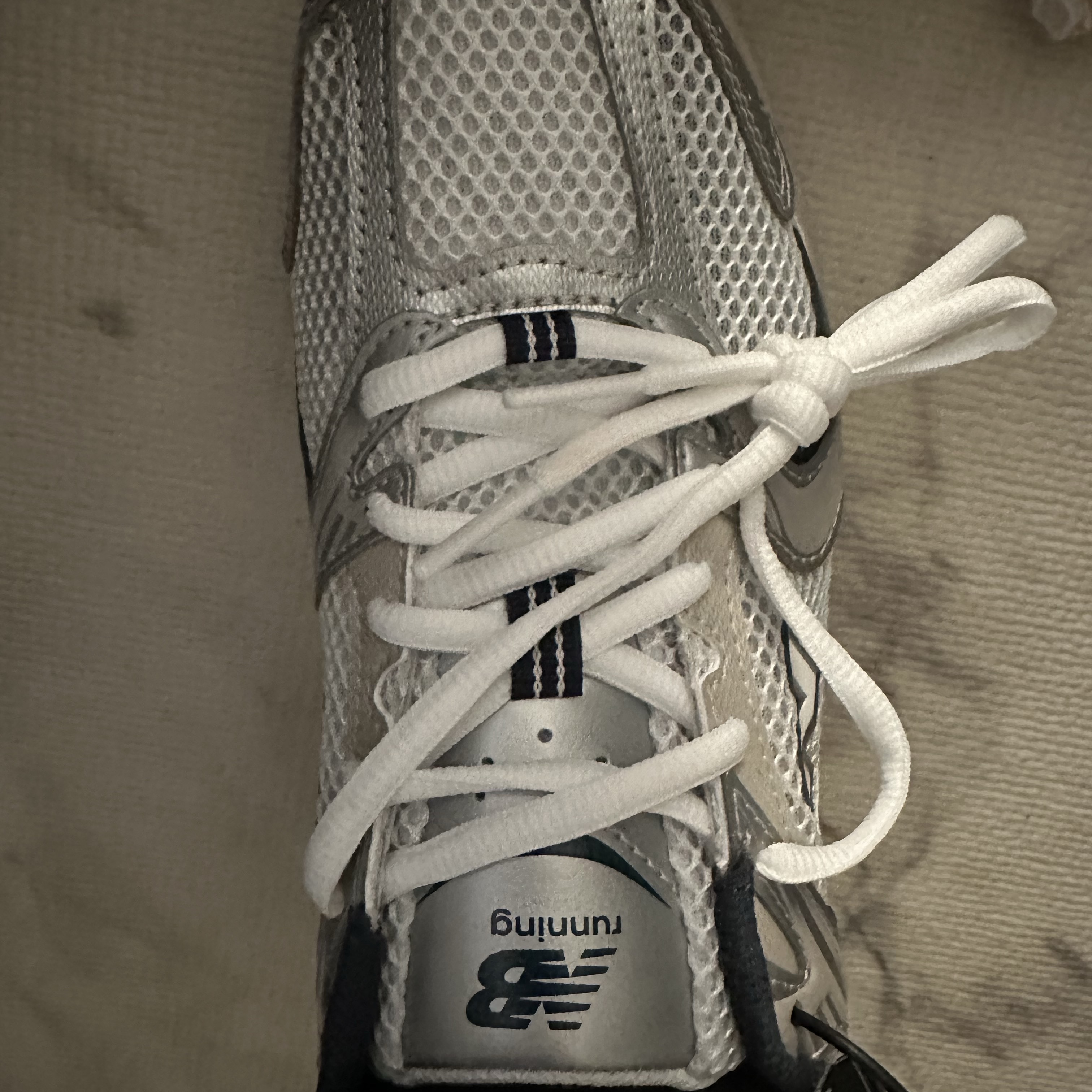 New Balance 530 Steel Grey 착용 스타일 - 2