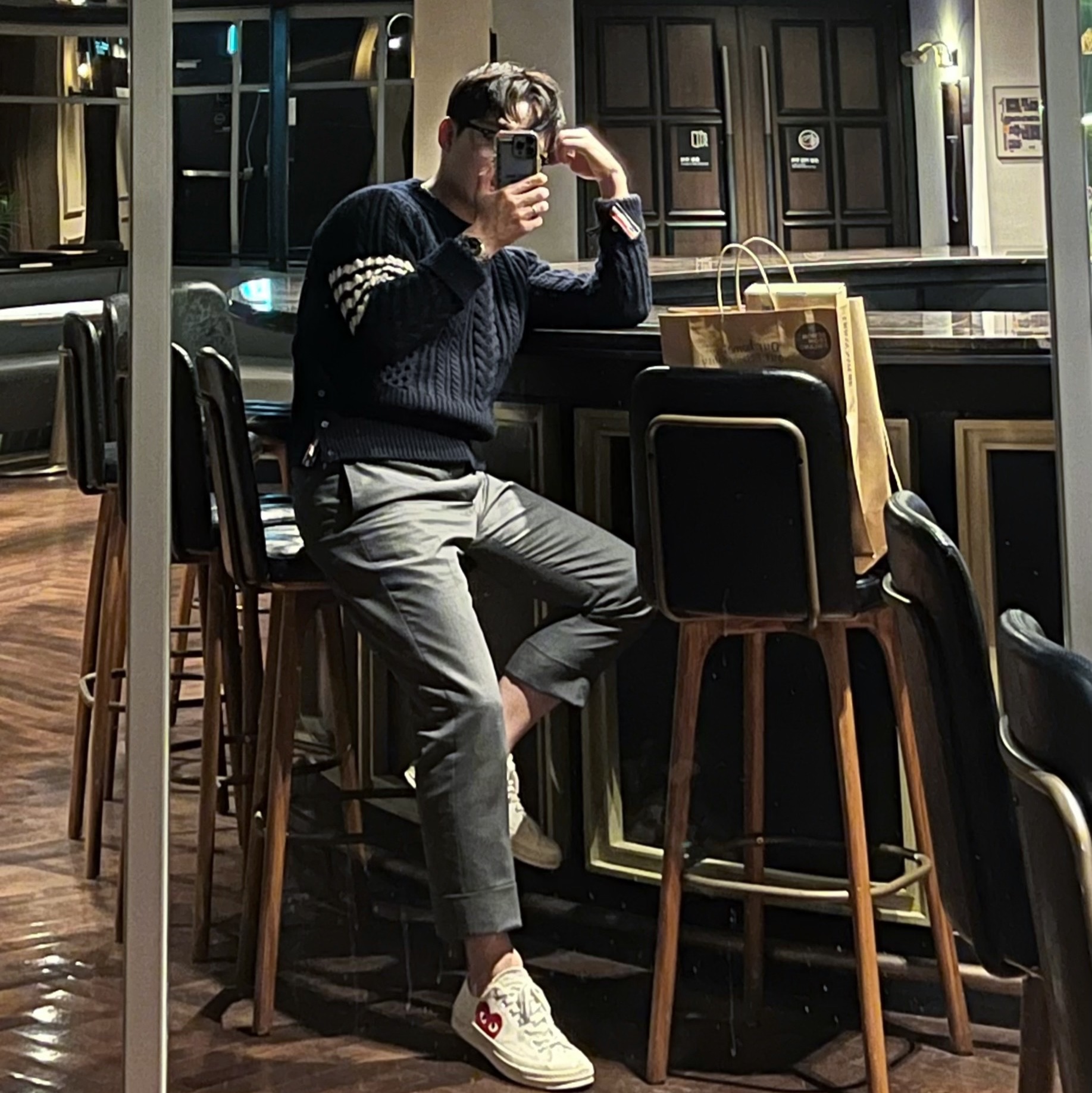 Thom Browne Donegal Cable 4-Bar Crewneck Pullover Navy, Thom Browne Super 120S Twill Classic Backstrap Trouser Medium Grey 착용 스타일