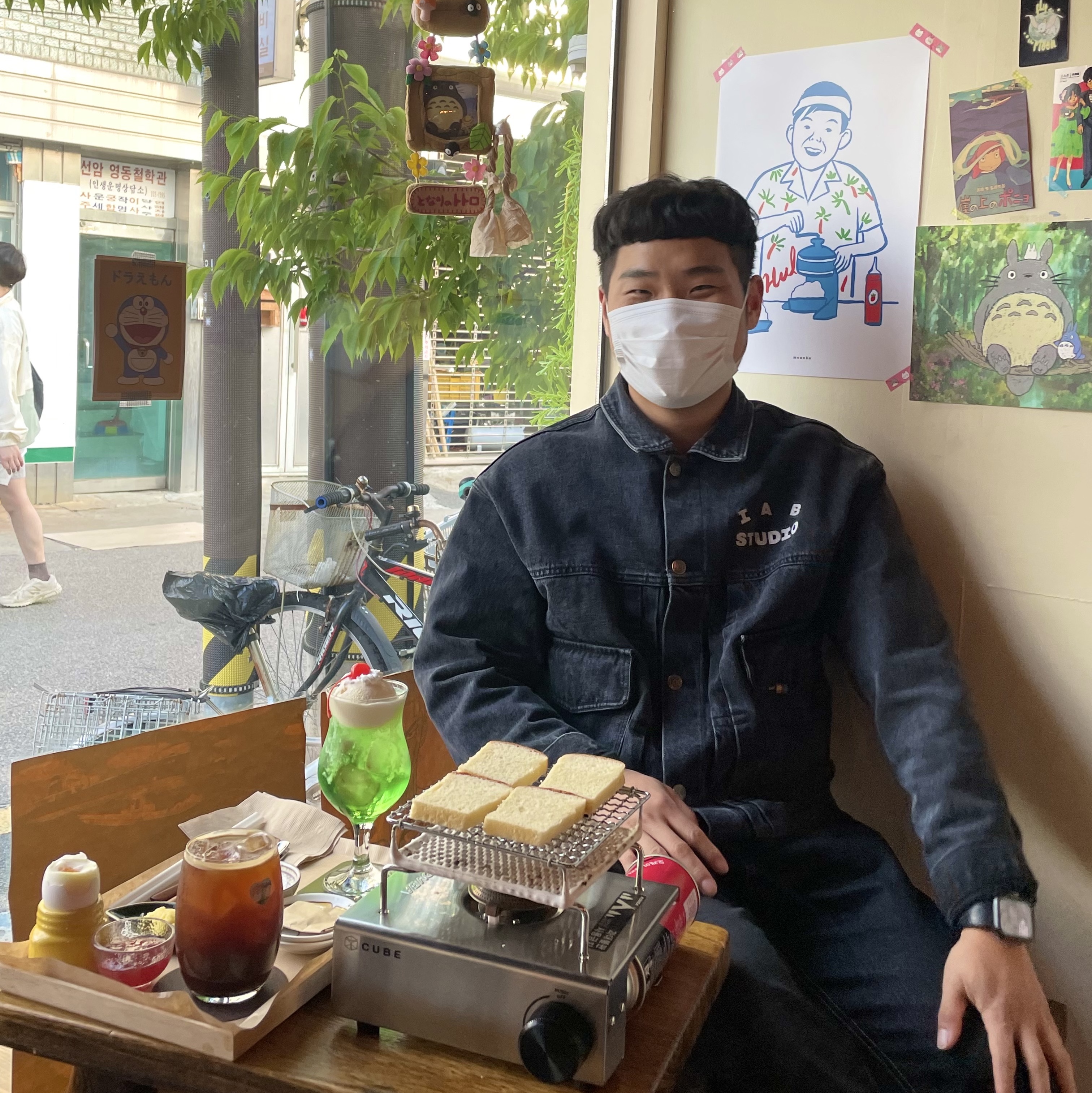 IAB Studio x Lee Denim Jacket Black 착용 스타일