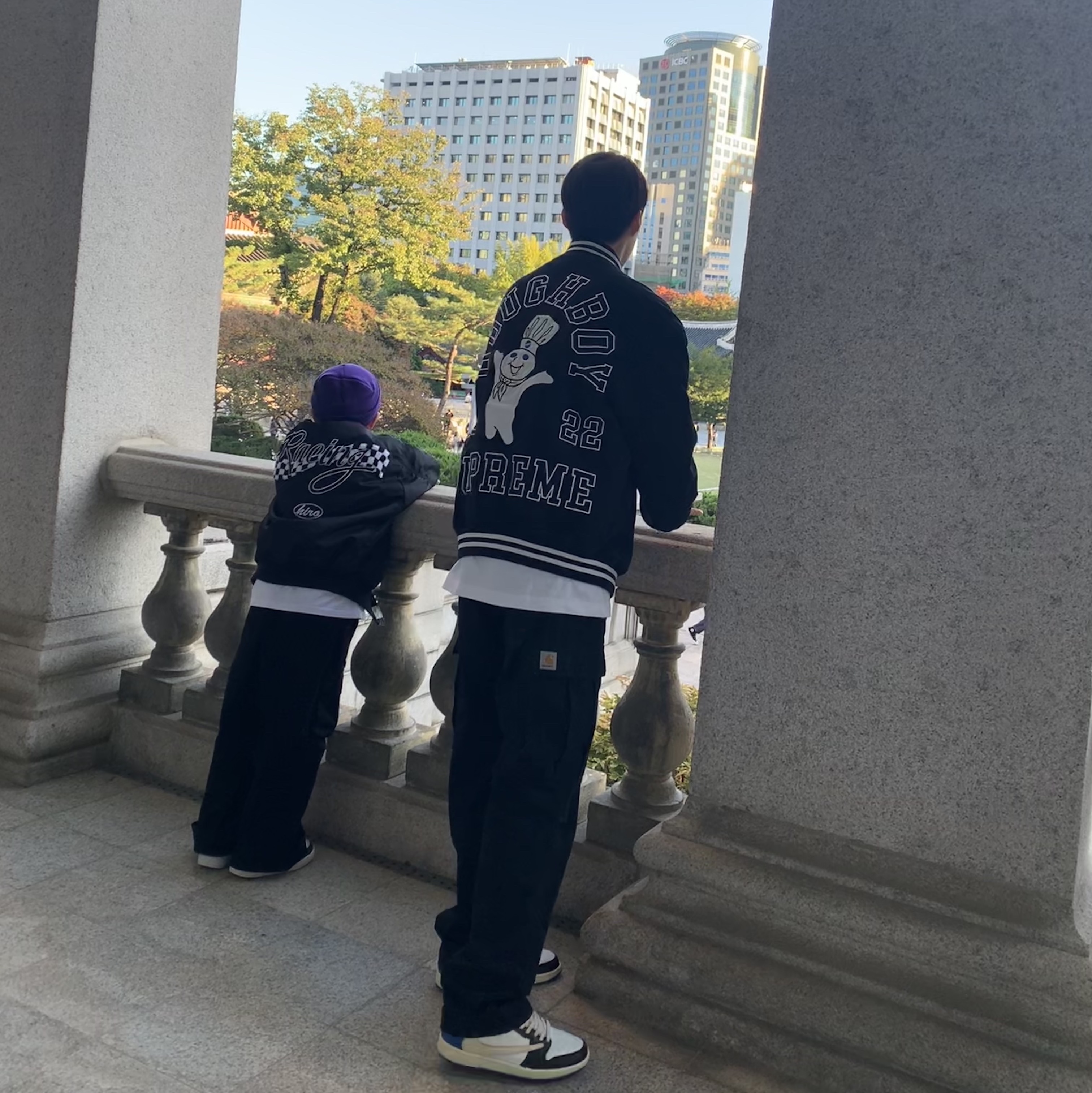 Supreme Mitchell & Ness Doughboy Twill Varsity Jacket Black - 22FW, Jordan 1 x Travis Scott x Fragment Retro Low OG SP Military Blue 착용 스타일 - 4