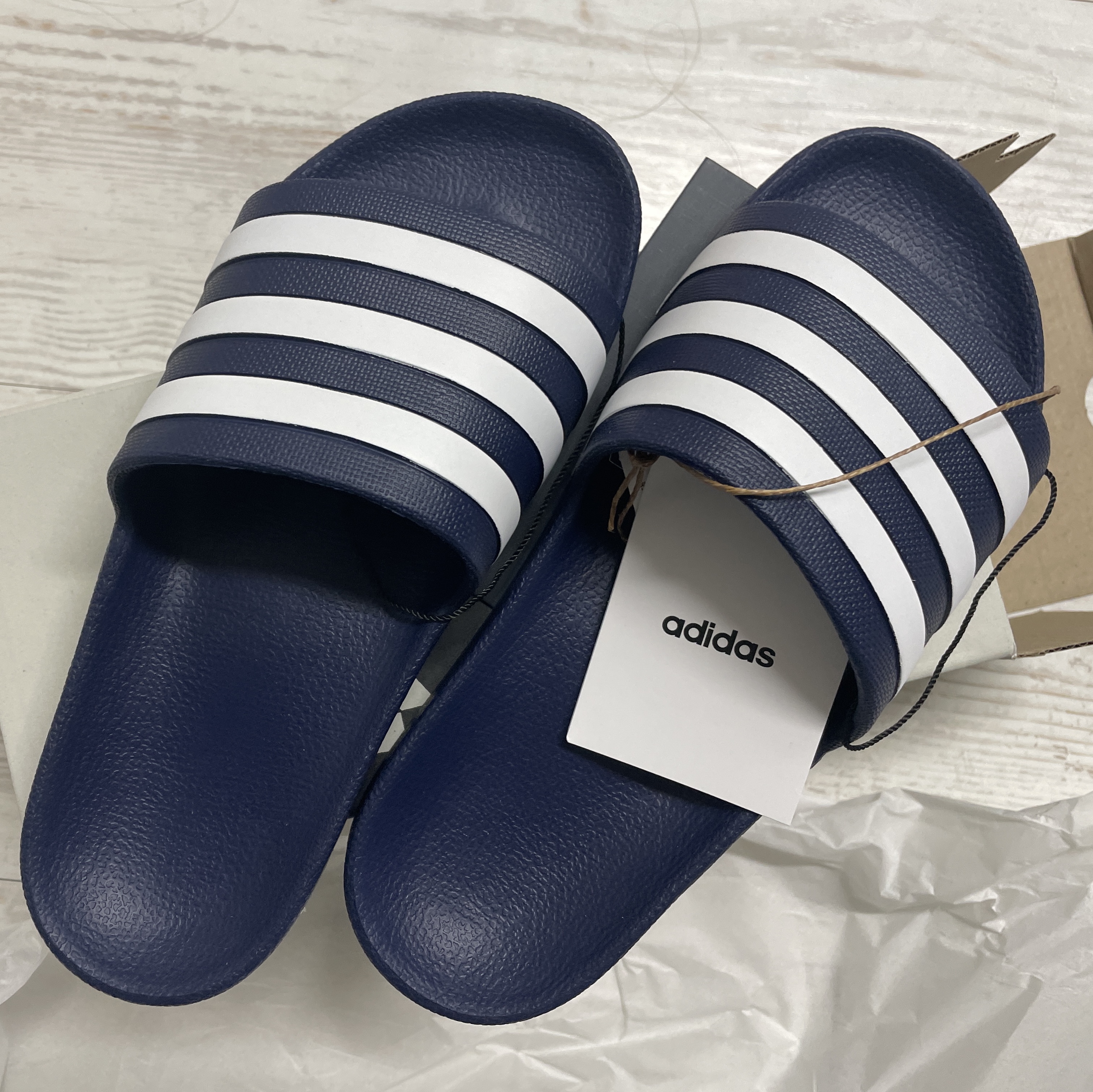 Adidas Adilette Aqua Slides Dark Blue 착용 스타일