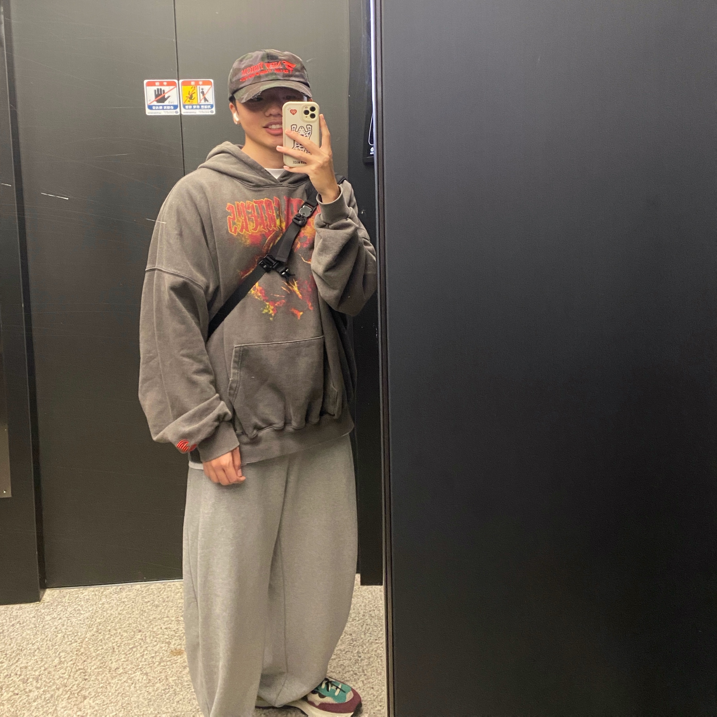 Nike x Sacai VaporWaffle String & Black Villain Red, Undermycar Death Eaters Oversized Hoodie Fiesta - 23FW 착용 스타일