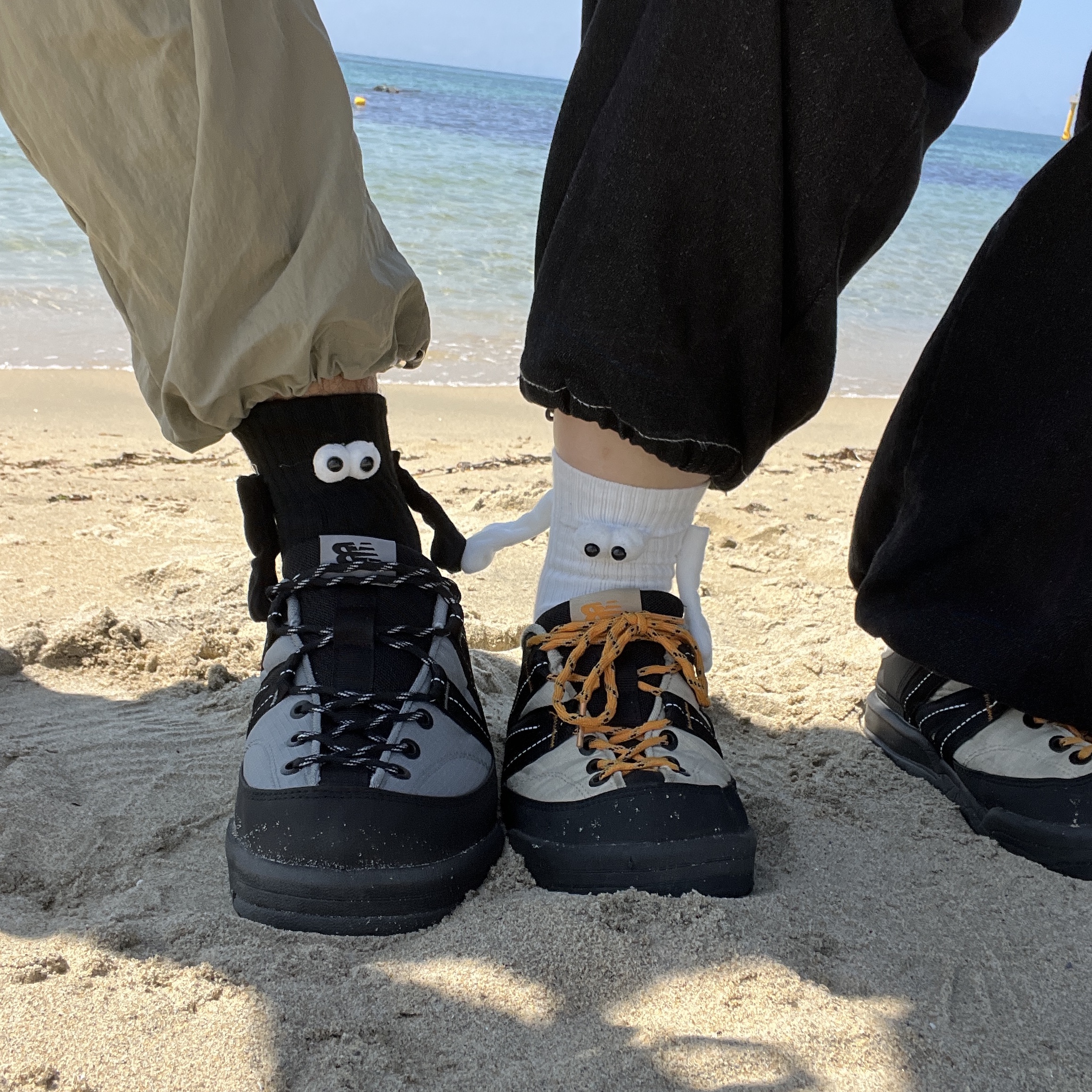 New Balance CRV Mule V2 Yellow, New Balance CRV Mule V2 Gray 착용 스타일