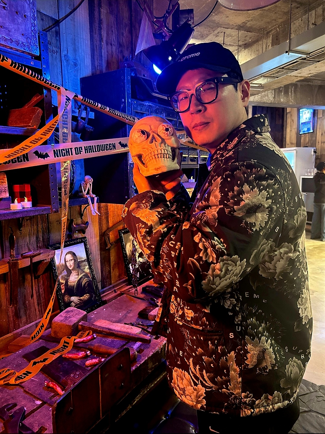 Supreme Peacock Jacket Black - 21SS, Supreme Washed Chino Twill Camp Cap Black 착용 스타일 - 2