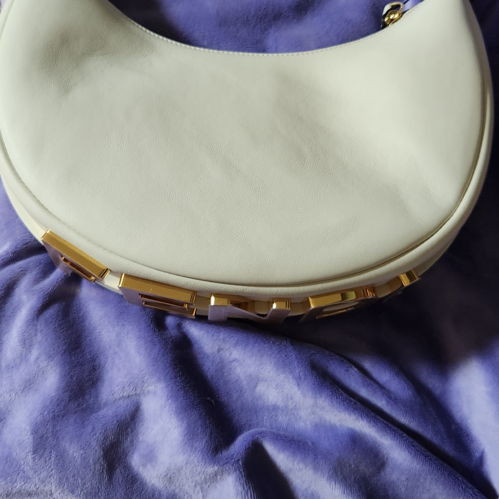 Fendi Fendigraphy Small Bag Leather White 착용 스타일 - 2