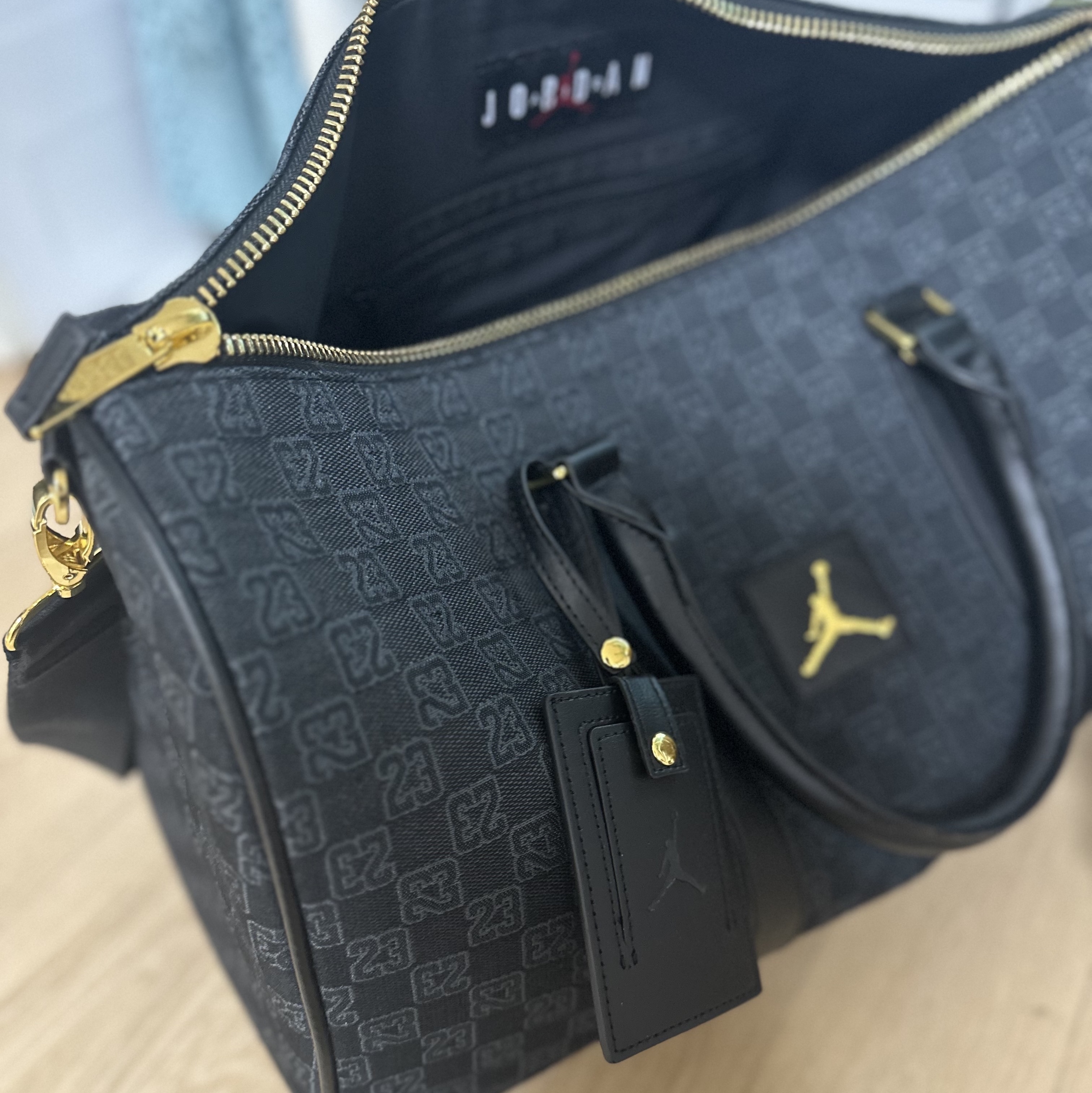 Jordan Monogram Duffle Bag Black (MA0759-023) 착용 스타일