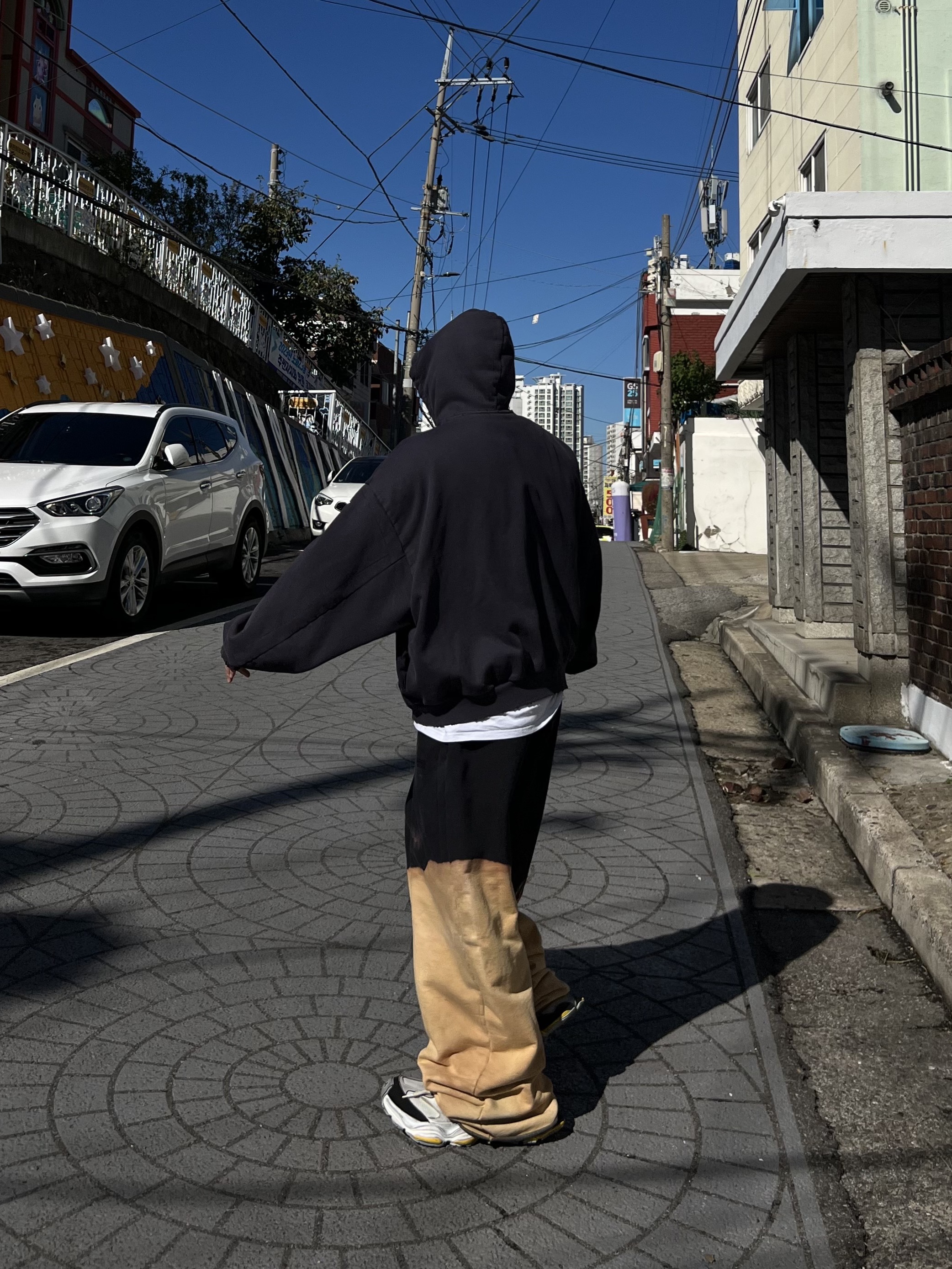 Balenciaga Cargo Sneakers Grey Black Yellow, Project G/R Happiness Zip Hoodie Navy 착용 스타일 - 1