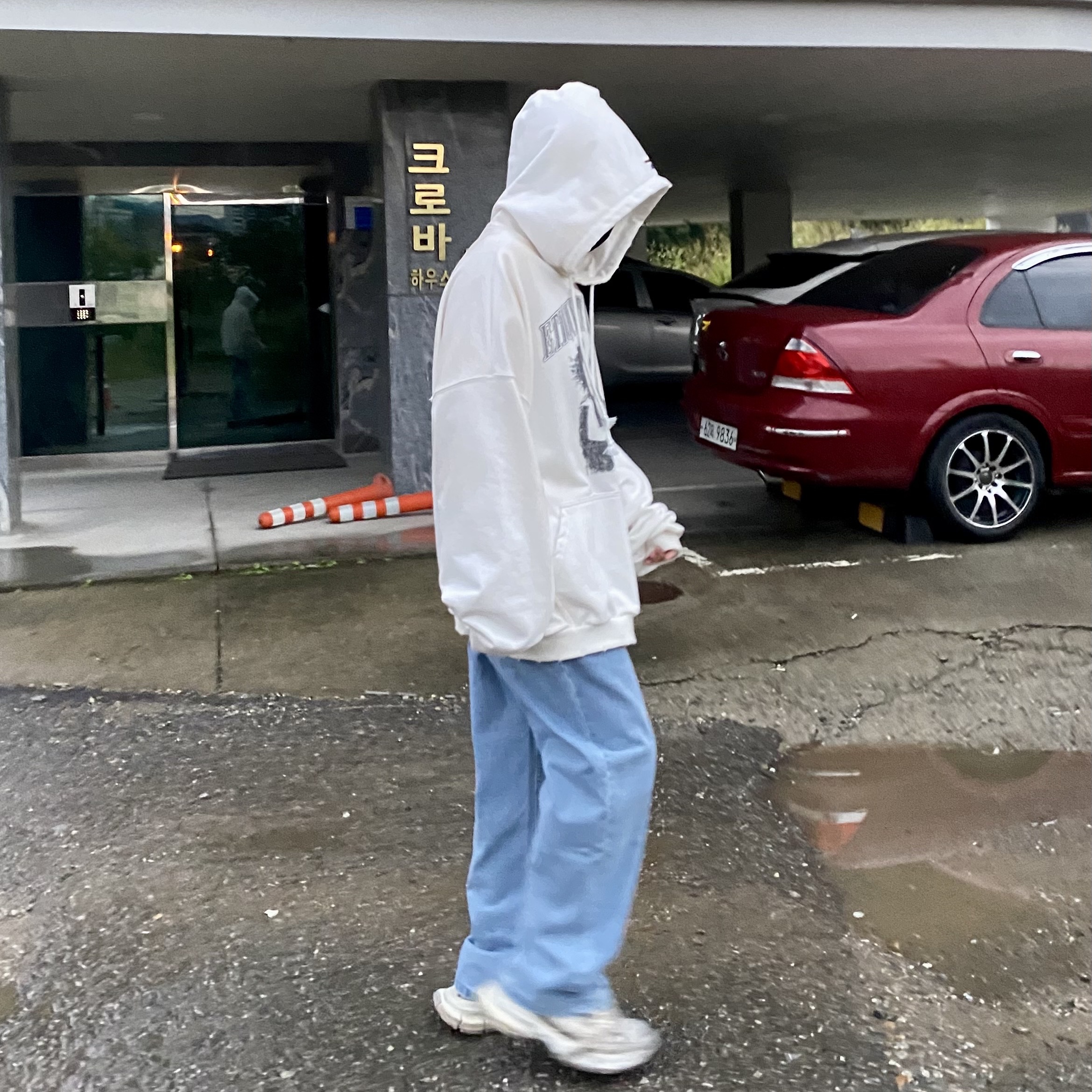 Project G/R x Atmos Etiquette Lesson Vintage Washed Hoodie White, Balenciaga 3XL Sneakers Beige 착용 스타일 - 2