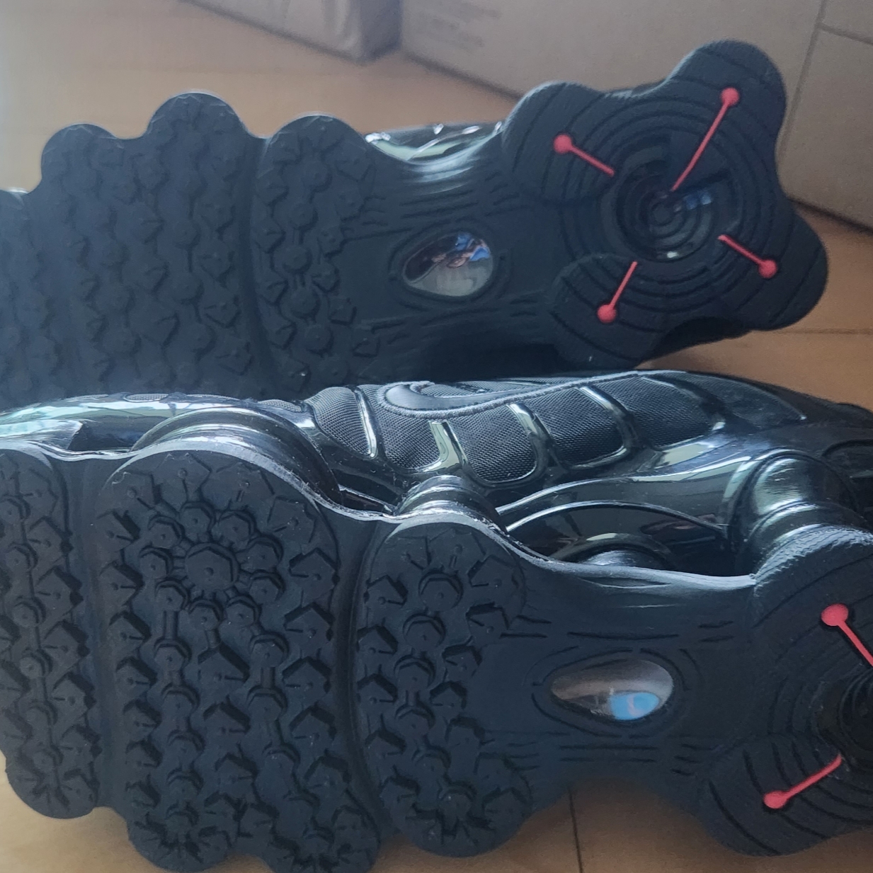 (W) Nike Shox TL Black and Max Orange 착용 스타일 - 5