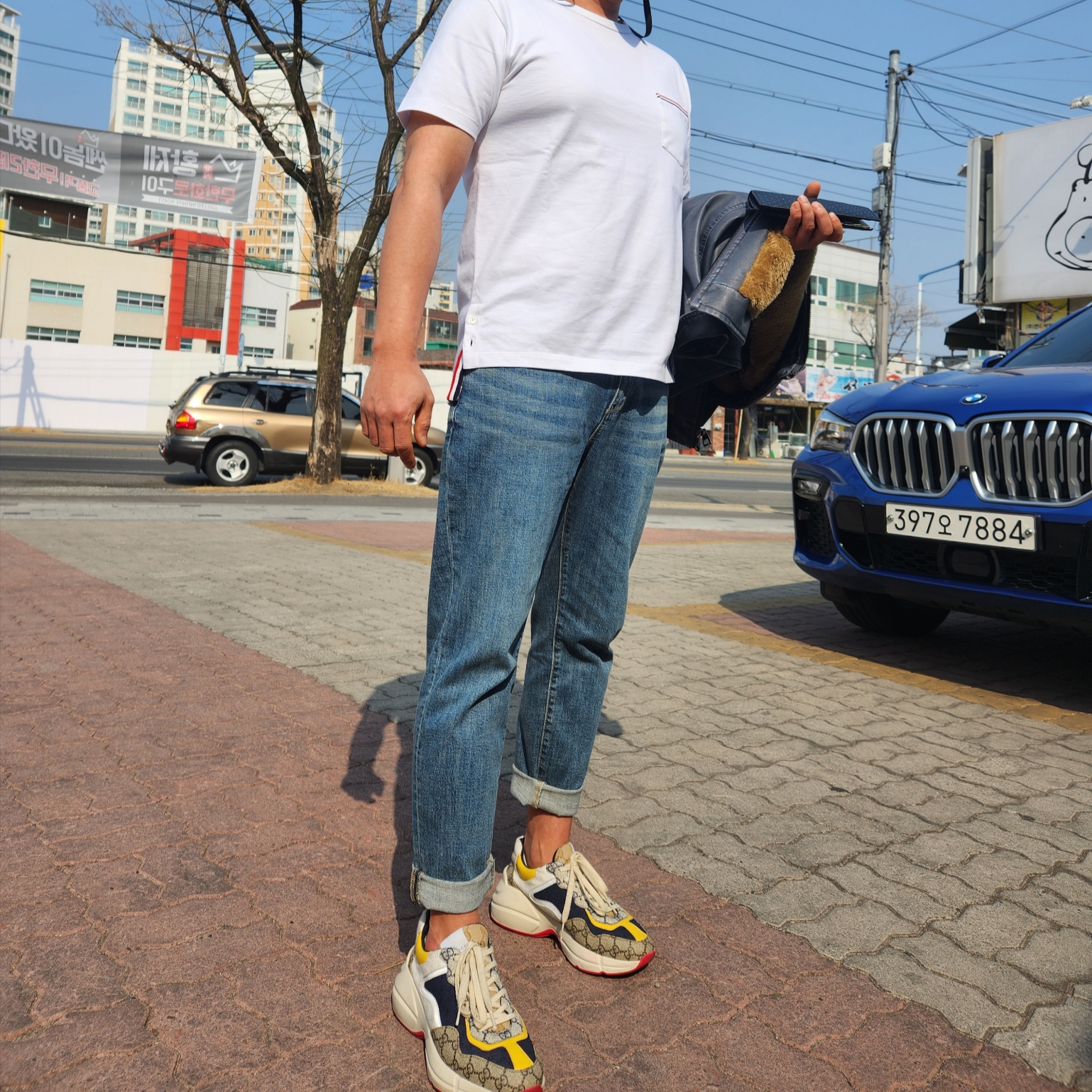 Gucci Micro GG Ssima Continental Wallet Black, Thom Browne Cotton Interlock Short Sleeve Pocket Polo White 착용 스타일