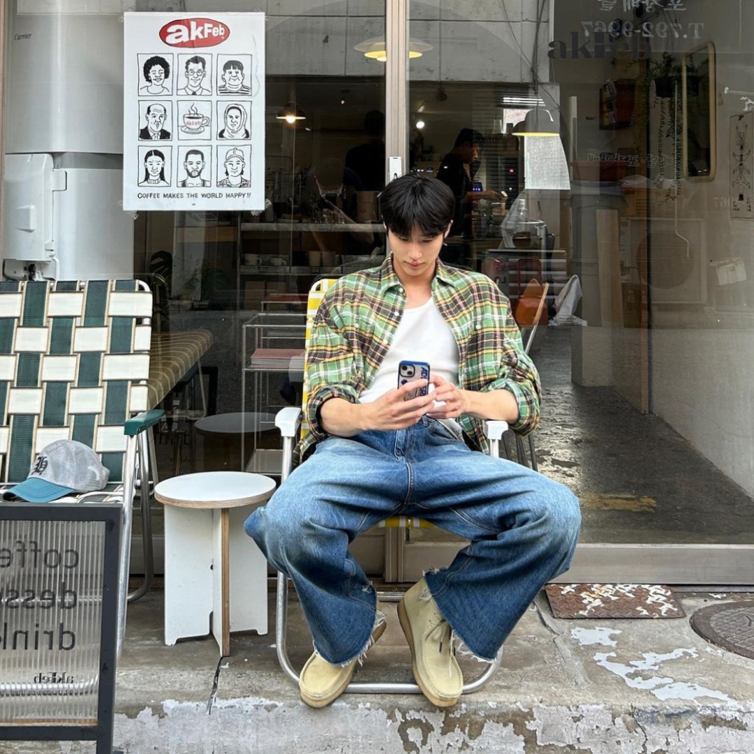 Clarks Wallabee Maple Suede 착용 스타일 - 2