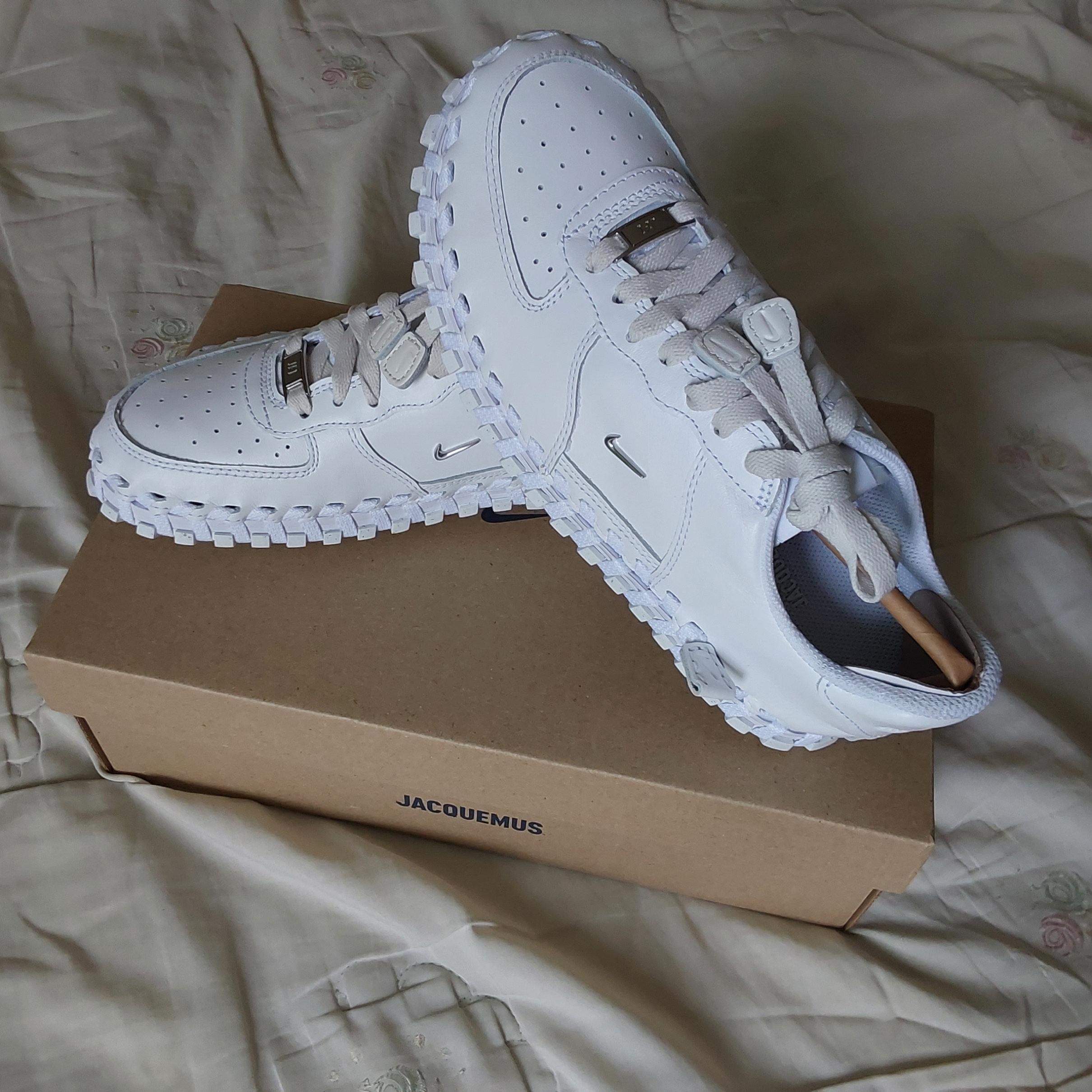 Nike x Jacquemus J Force 1 Low LX SP White 착용 스타일 - 1