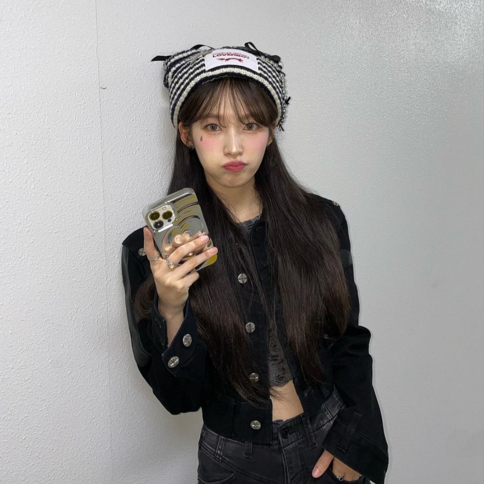 Charles Jeffrey Loverboy Chunky Ears Stripe Beanie Ecru Navy 착용 스타일