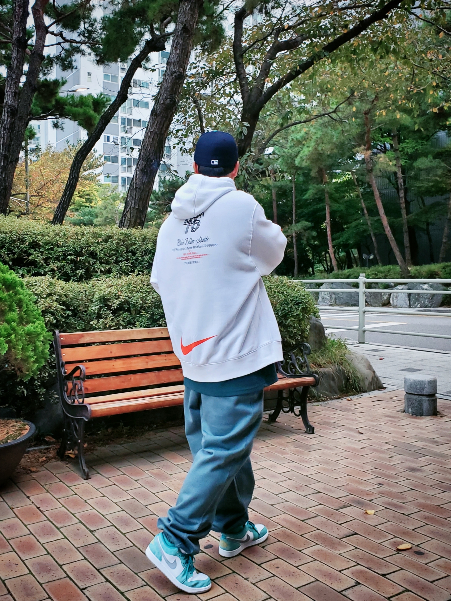 Jordan 1 Low SE New Emerald, (W) Nike NRG Solo Swoosh Fleece Pants Hasta - US/EU 착용 스타일