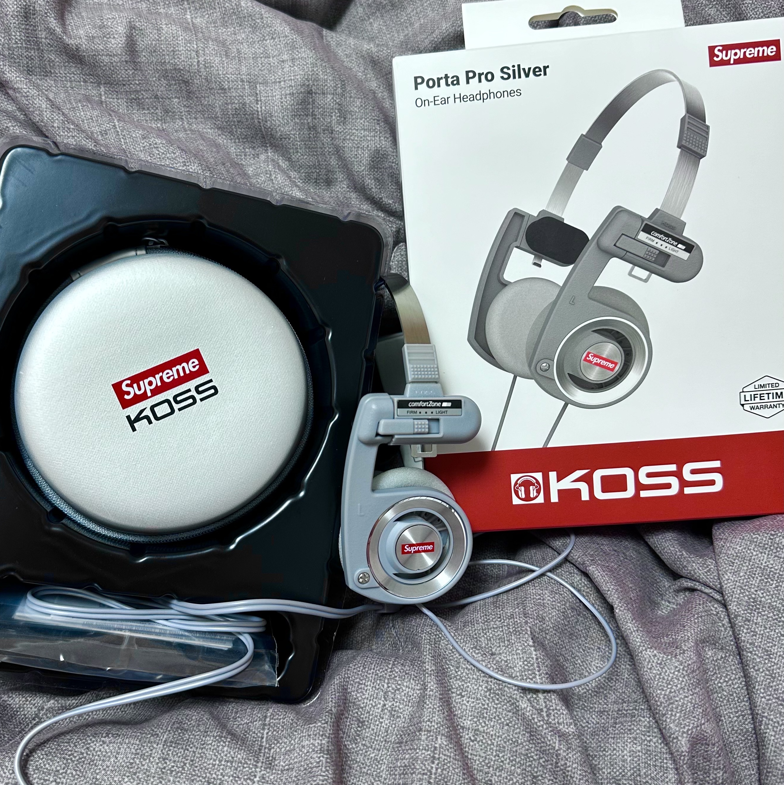 Supreme x Koss Portapro Headphones Silver - 23FW 착용 스타일 - 1