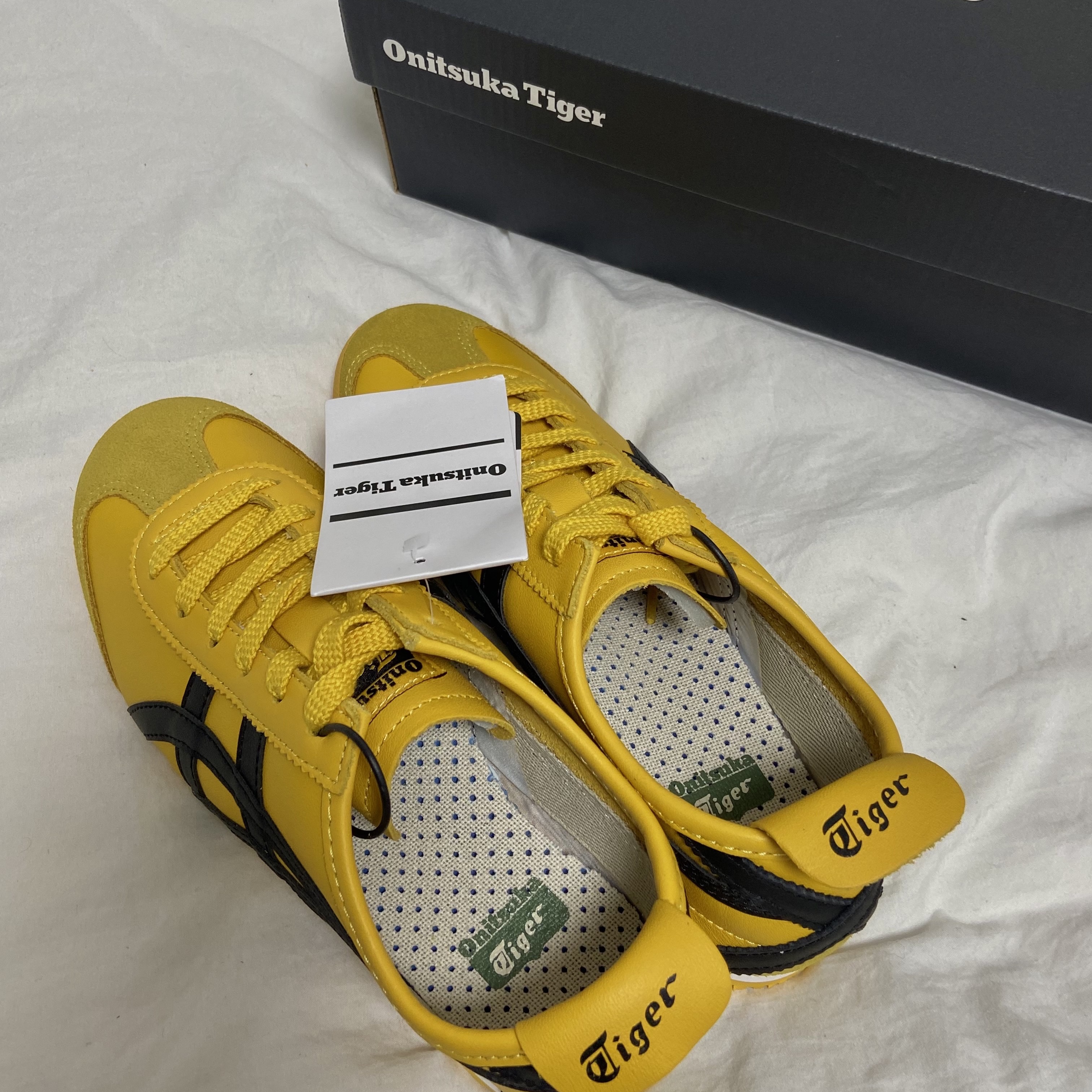 Onitsuka Tiger Mexico 66 Yellow Black 착용 스타일 - 2