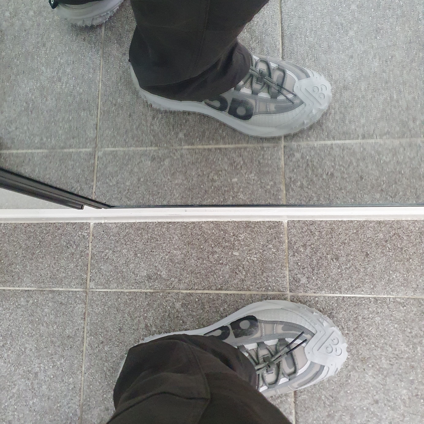 Nike ACG Mountain Fly 2 Low Light Iron Ore Black 착용 스타일