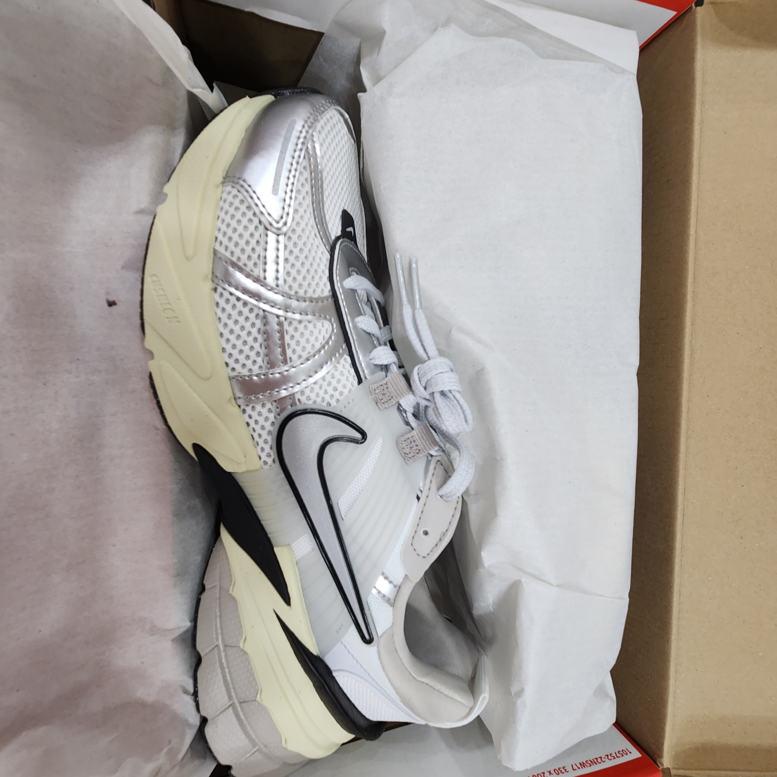 Nike V2K Run Summit White Metallic Silver 착용 스타일