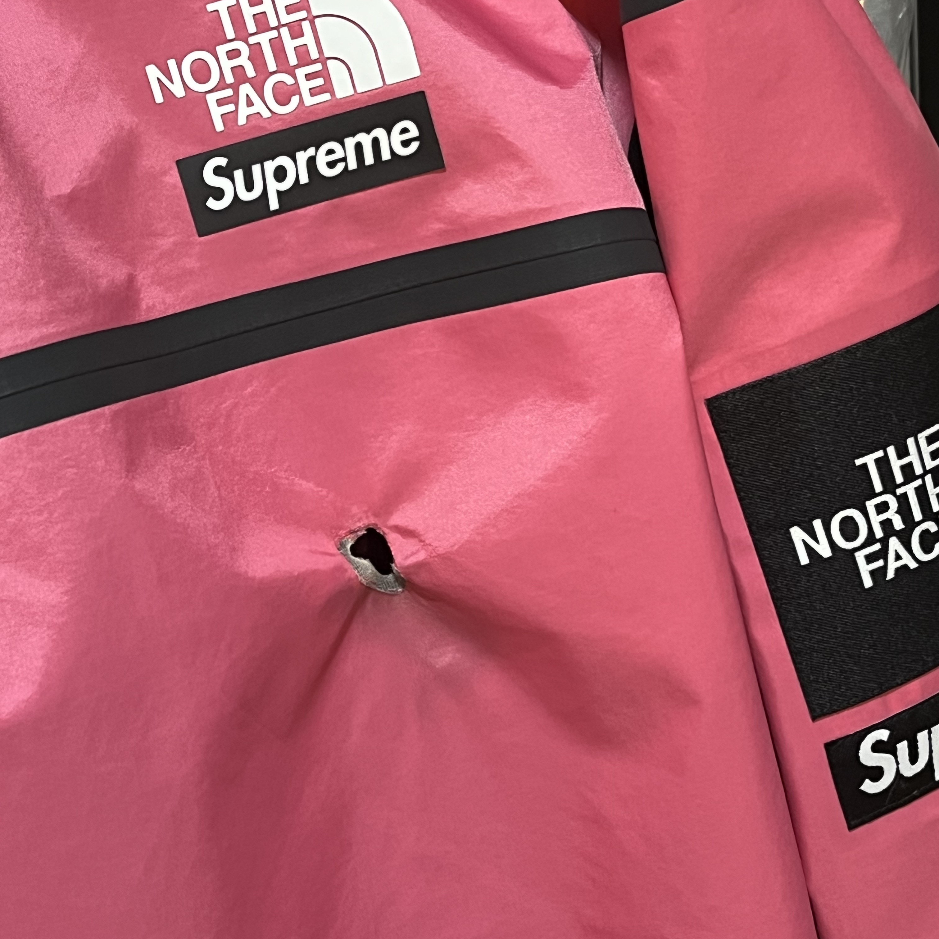 Supreme x The North Face Summit Series Outer Tape Seam Coaches Jacket Pink - 21SS 착용 스타일 - 2