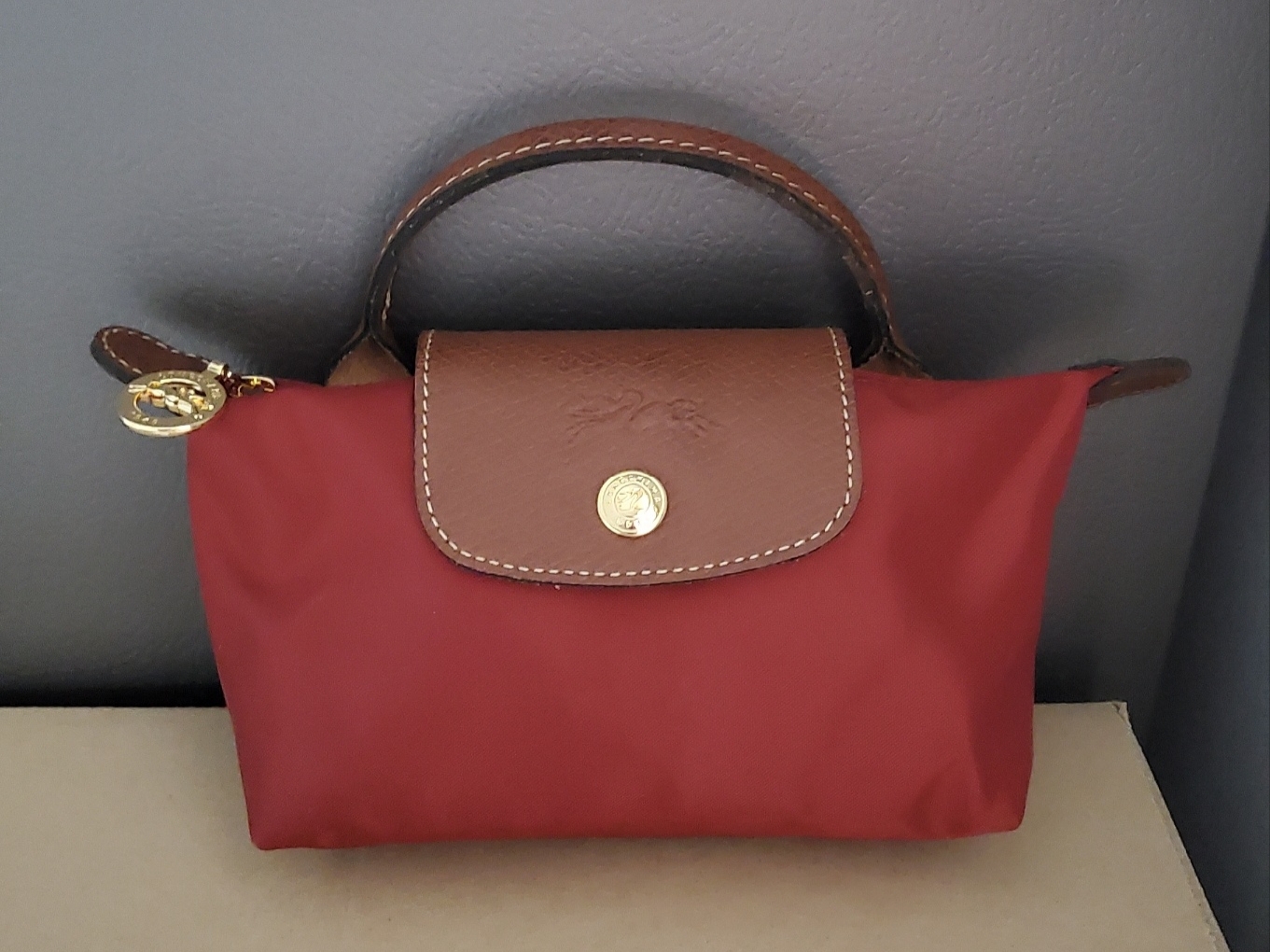Longchamp Le Pliage Original Handle Pouch Red 착용 스타일