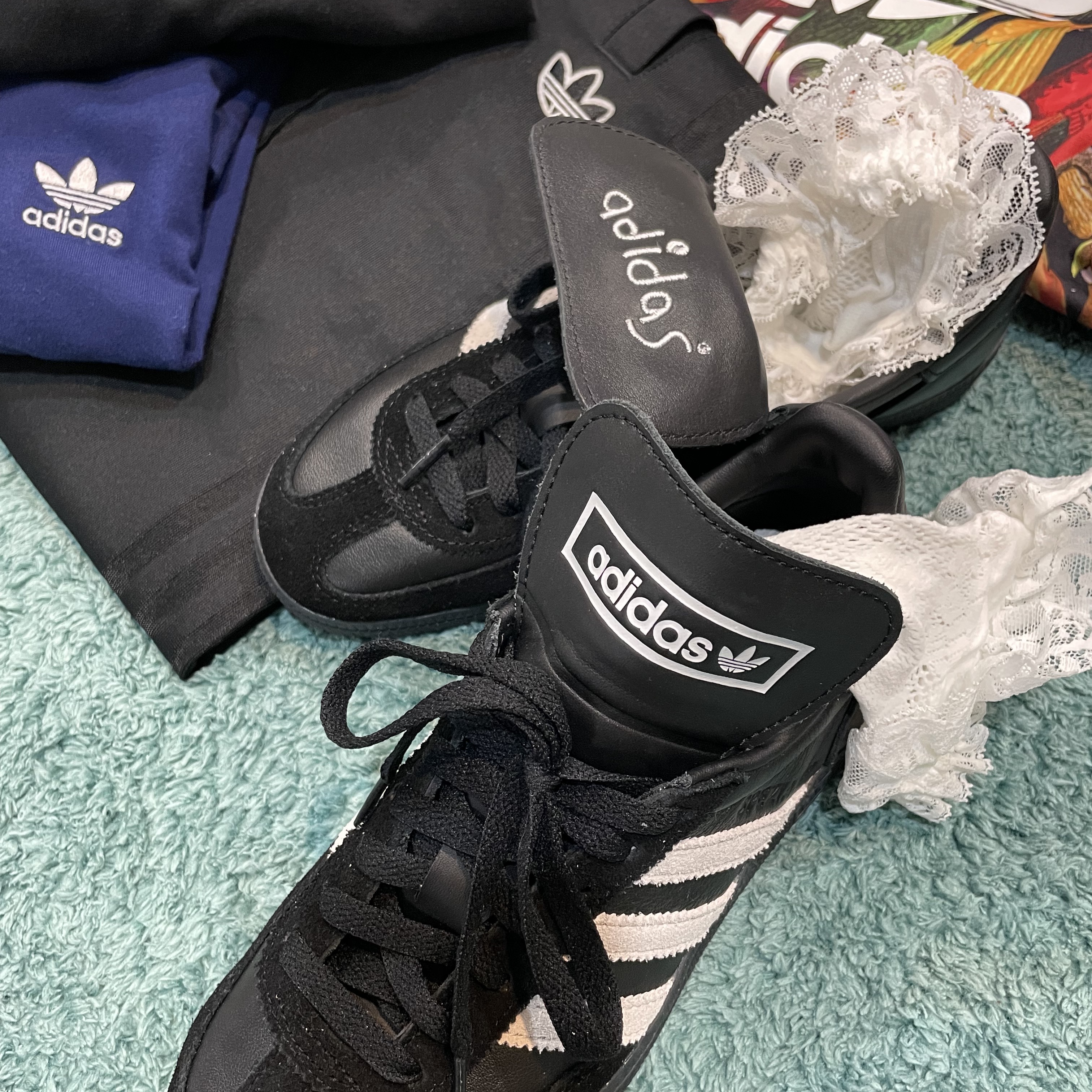 Adidas Spezial Handball Core Black Cloud White 착용 스타일 - 1