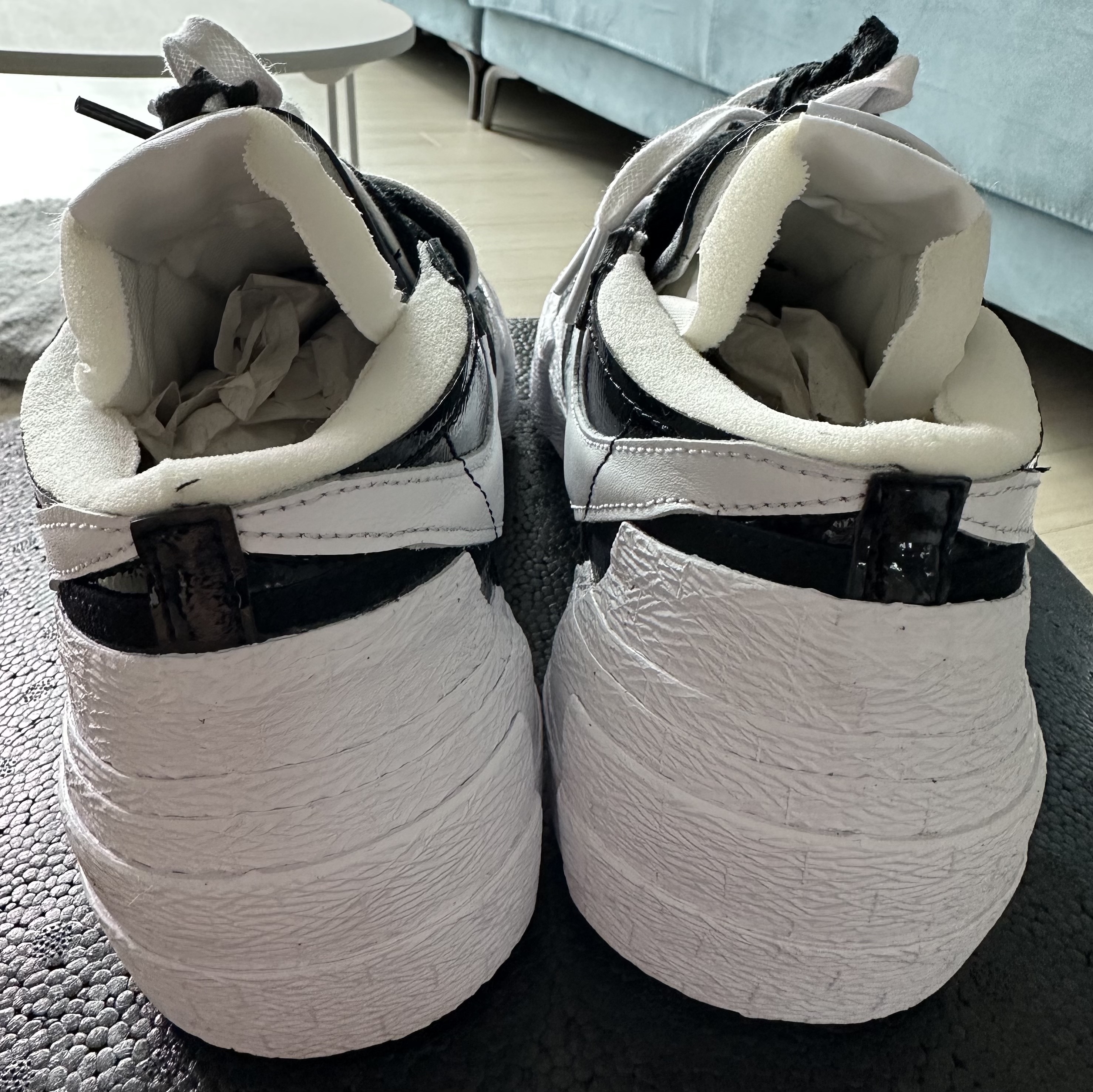 Nike x Sacai Blazer Low Black Patent Leather 착용 스타일 - 2
