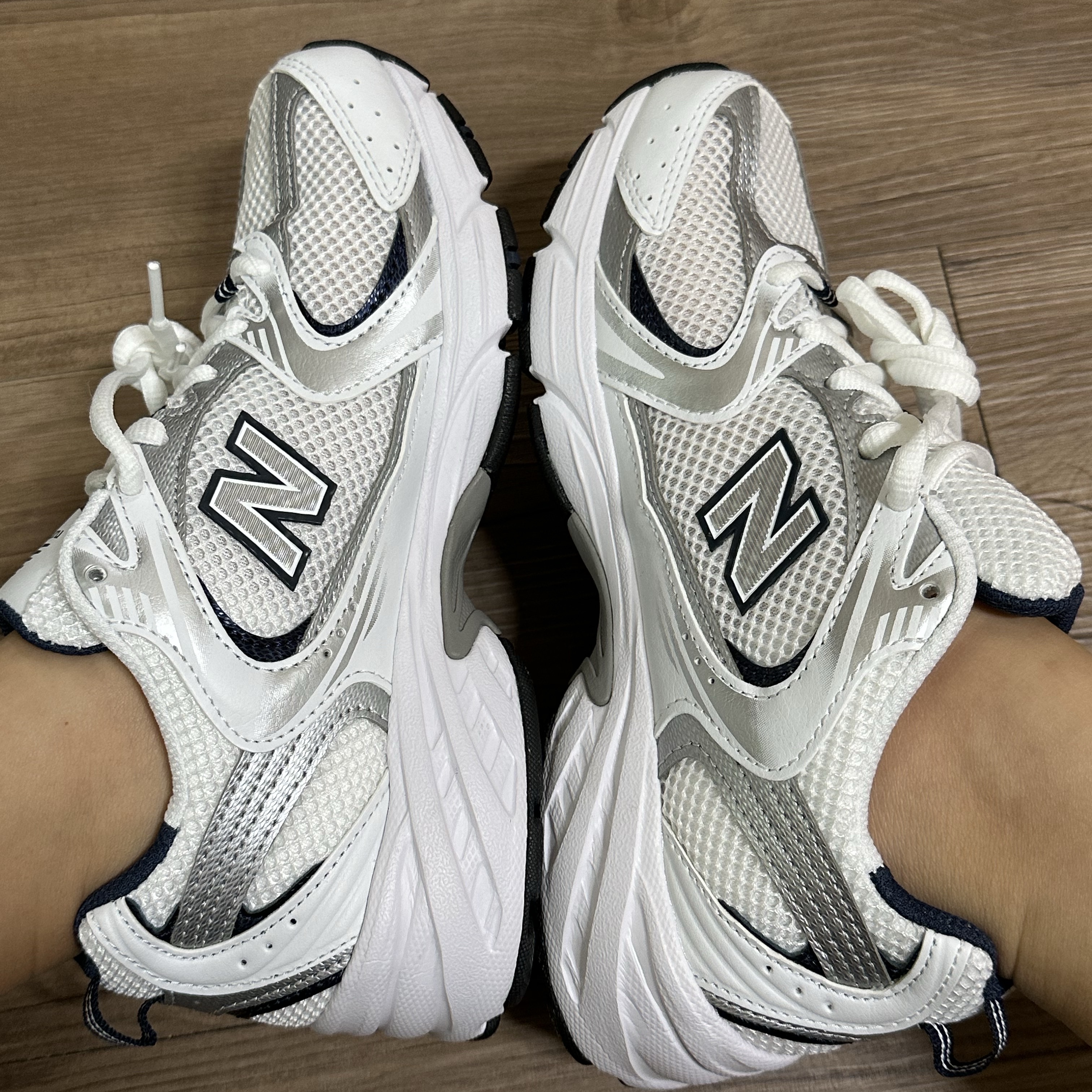 New Balance 530 White 착용 스타일
