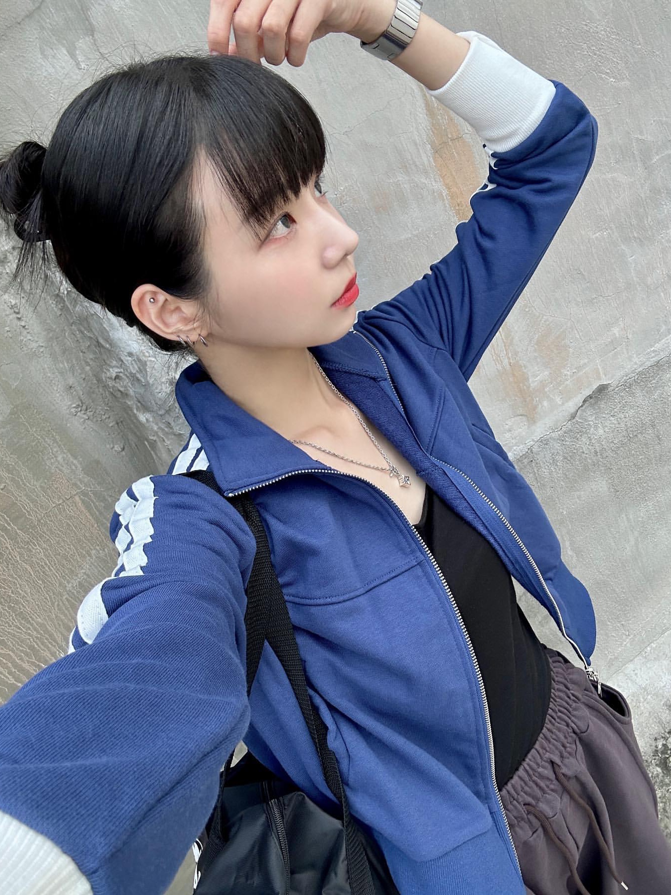 Scudo Vintage Cube Drop Necklace 착용 스타일 - 1