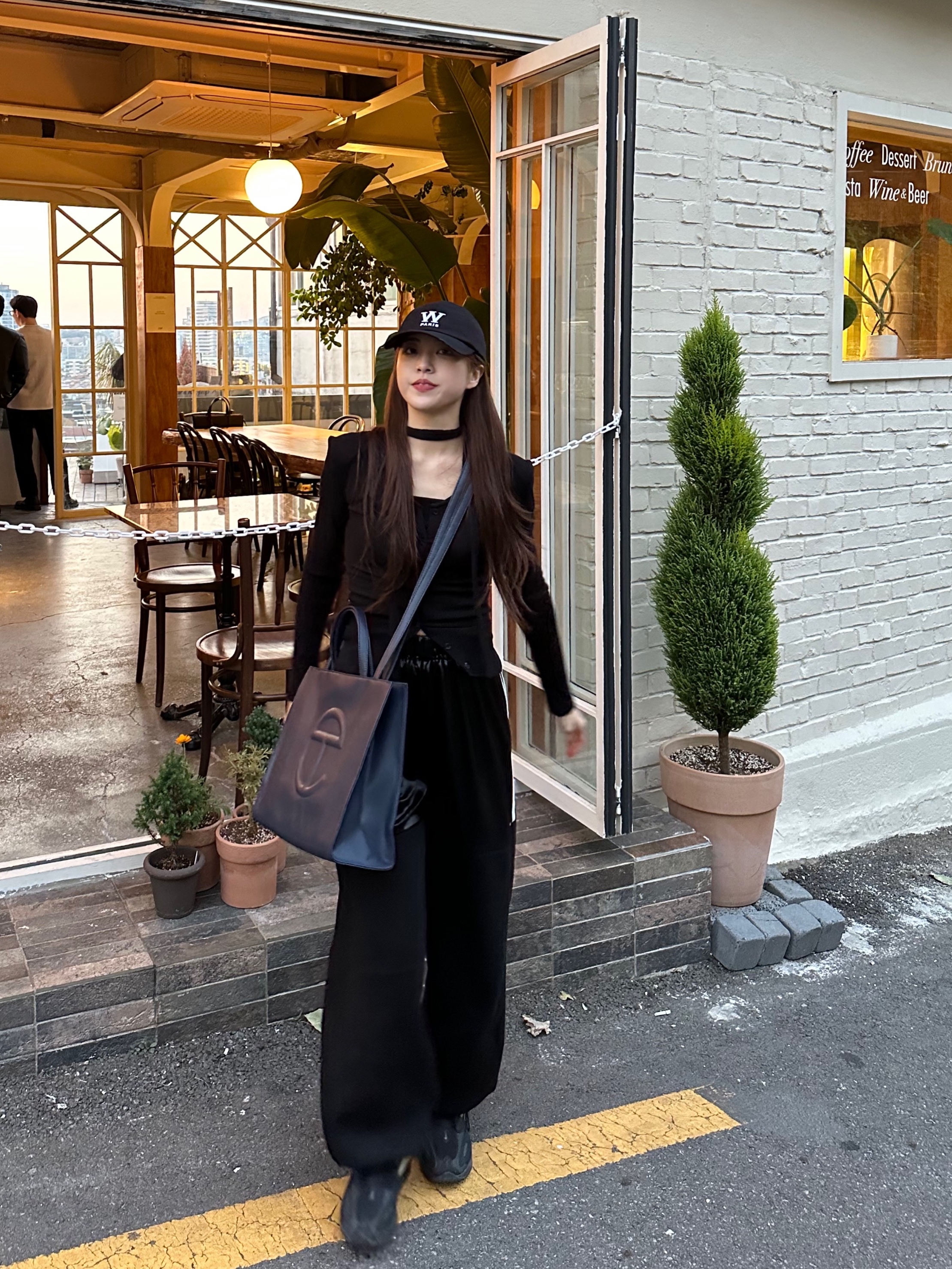 Telfar Medium Shopping Bag Navy, Wooyoungmi W Patch Ball Cap Black - 23SS 착용 스타일 - 5
