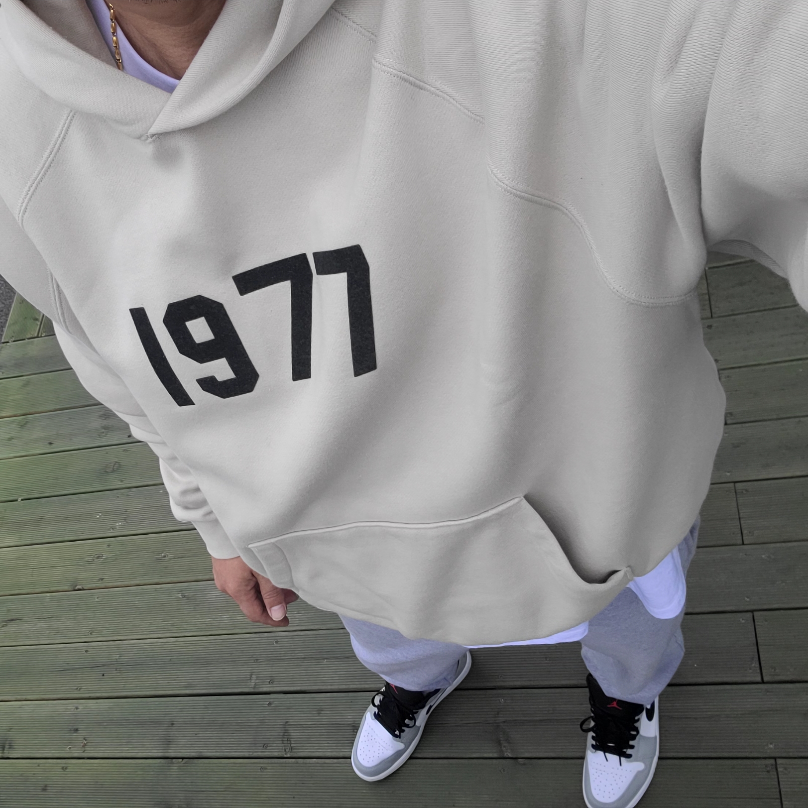 Essentials 1977 Hoodie Wheat - 22SS 착용 스타일 - 1