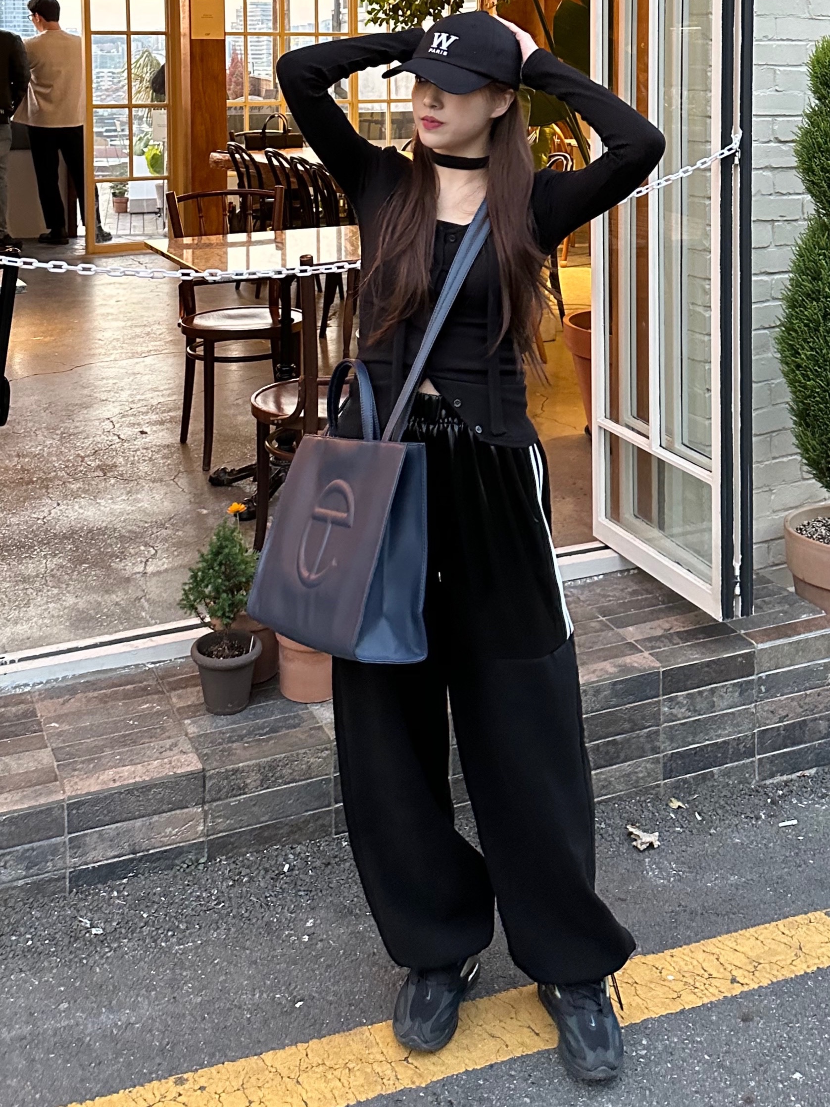 Telfar Medium Shopping Bag Navy, Wooyoungmi W Patch Ball Cap Black - 23SS 착용 스타일 - 3