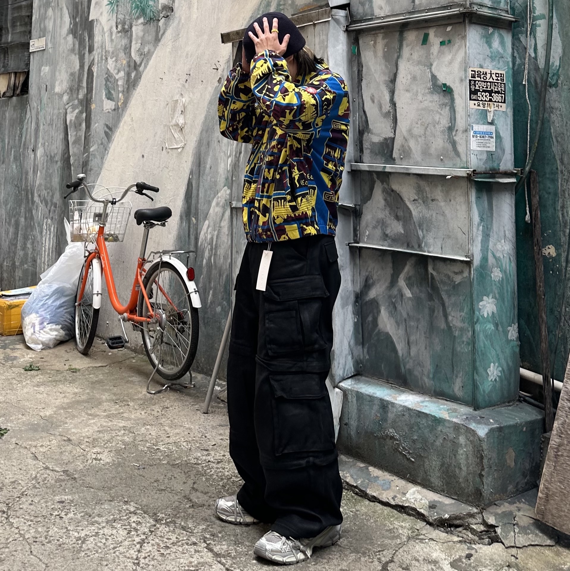 Project G/R Oversized Convertible Cargo Pants Coated Black, Balenciaga 3XL Sneakers Light Beige 착용 스타일 - 1