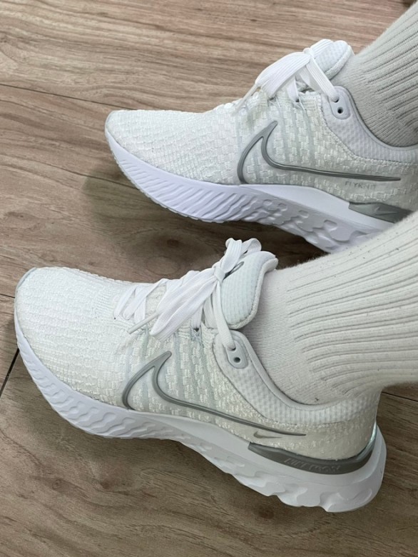 (W) Nike React Infinity Run Flyknit 3 White Metallic Silver 착용 스타일