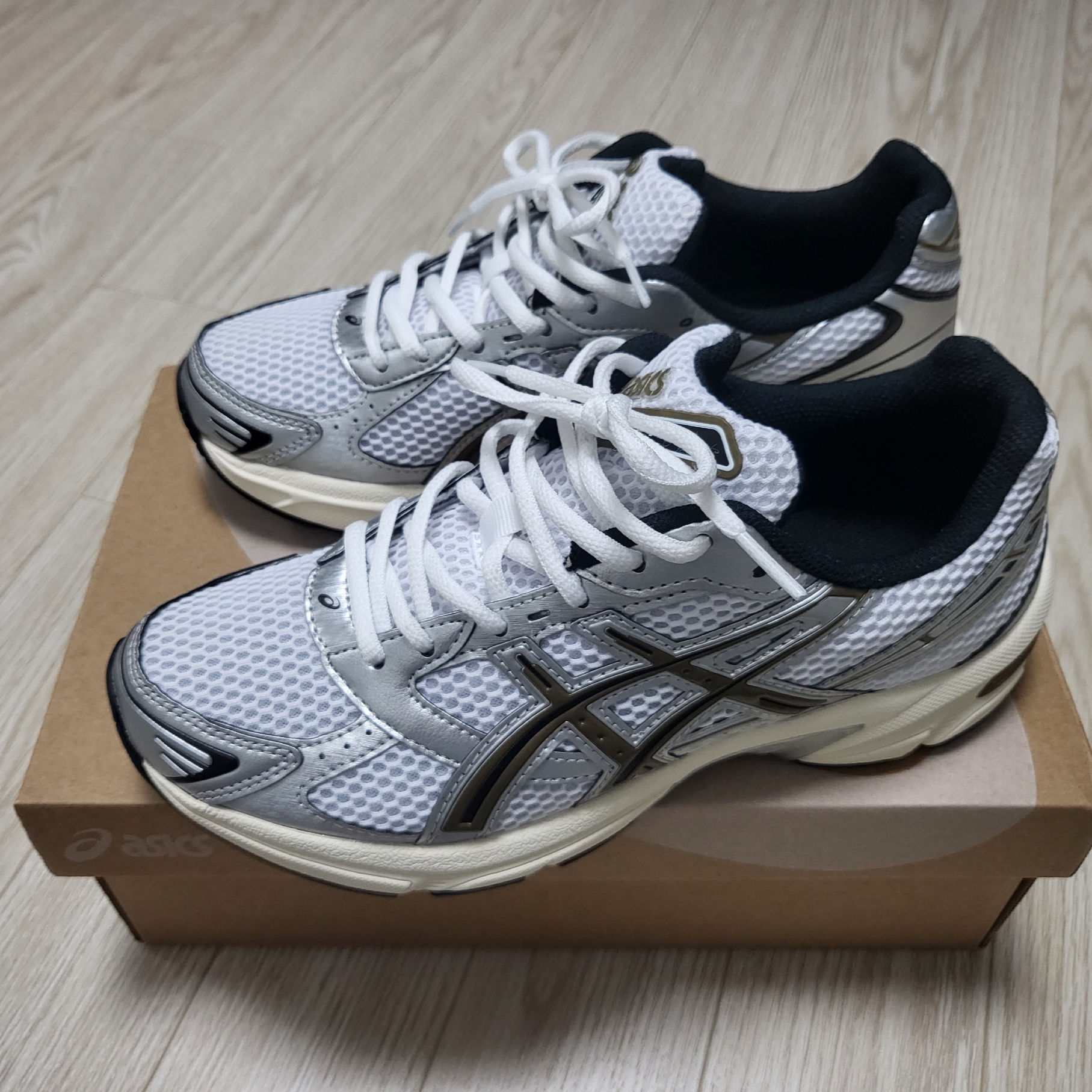 Asics Gel-1130 White Clay Canyon 착용 스타일