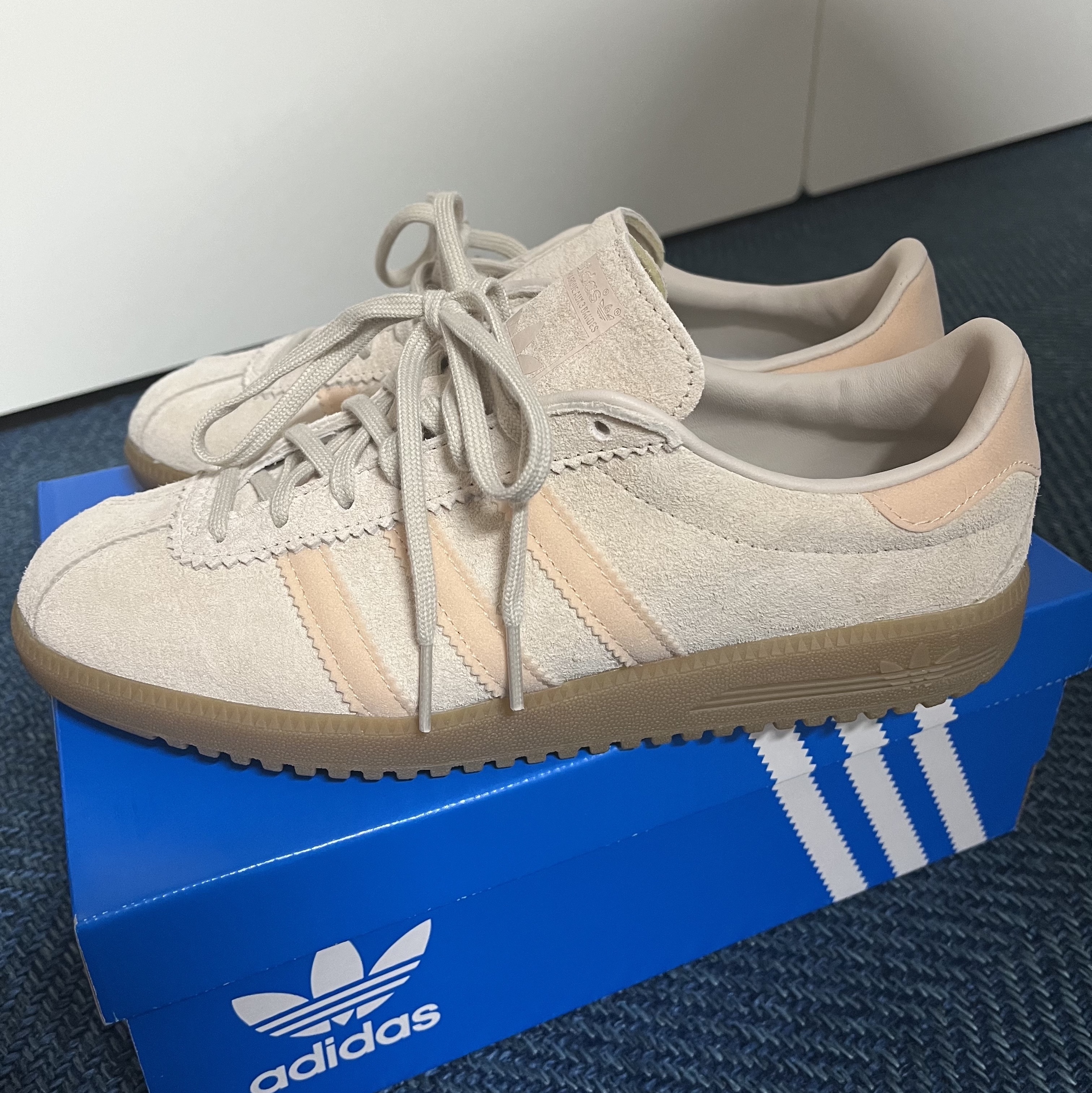 Adidas Bermuda Wonder White 착용 스타일