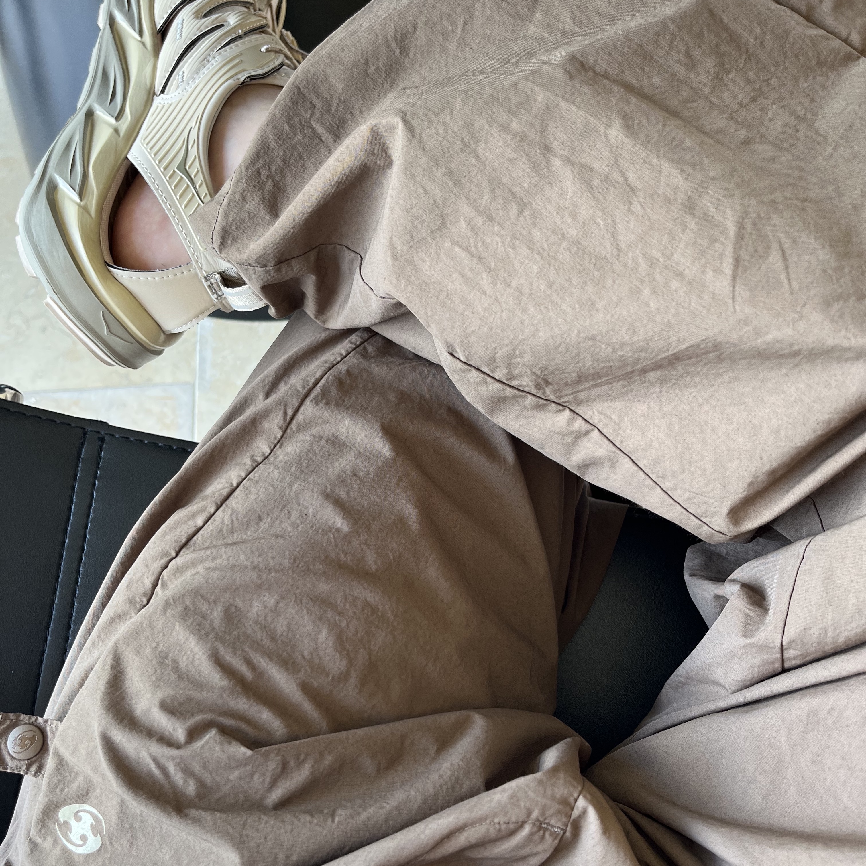 Hoka Hopara Shifting Sand Dune, Sansan Gear Side Snap Pants Brown - 22FW 착용 스타일 - 2