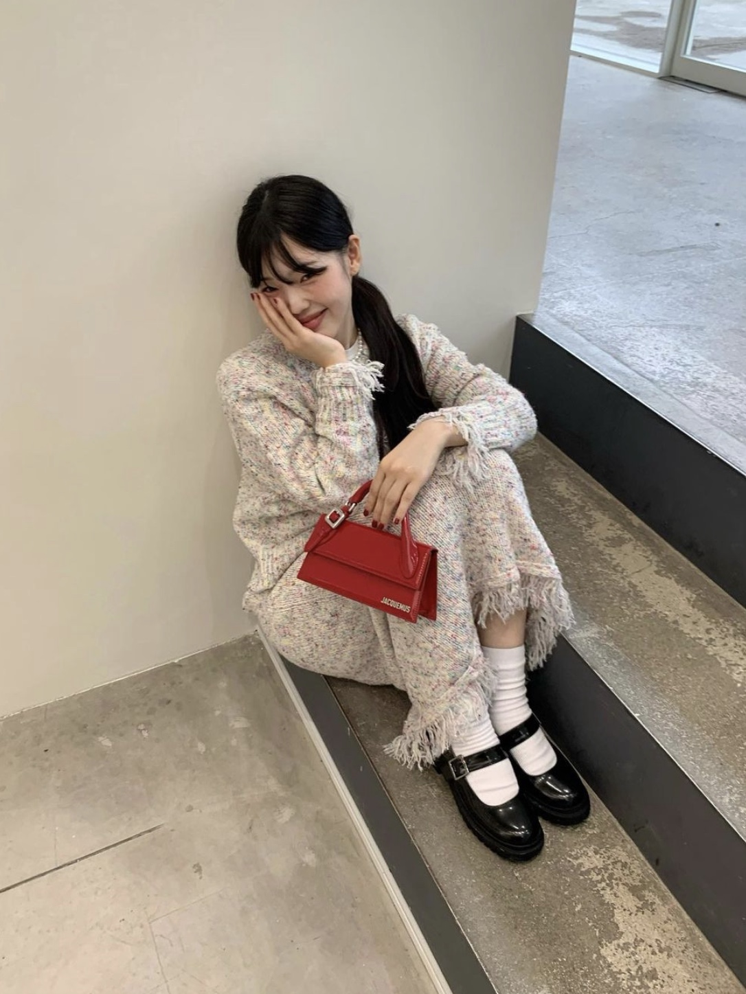 Jacquemus Le Chiquito Long Boucle Signature Buckled Handbag Red 착용 스타일
