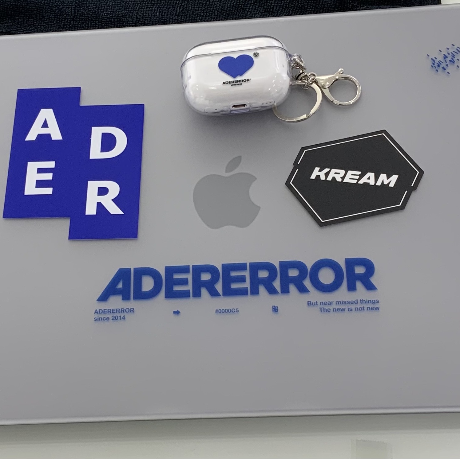Ader Error Twin Heart AirPods Pro Hard Case Clear 착용 스타일