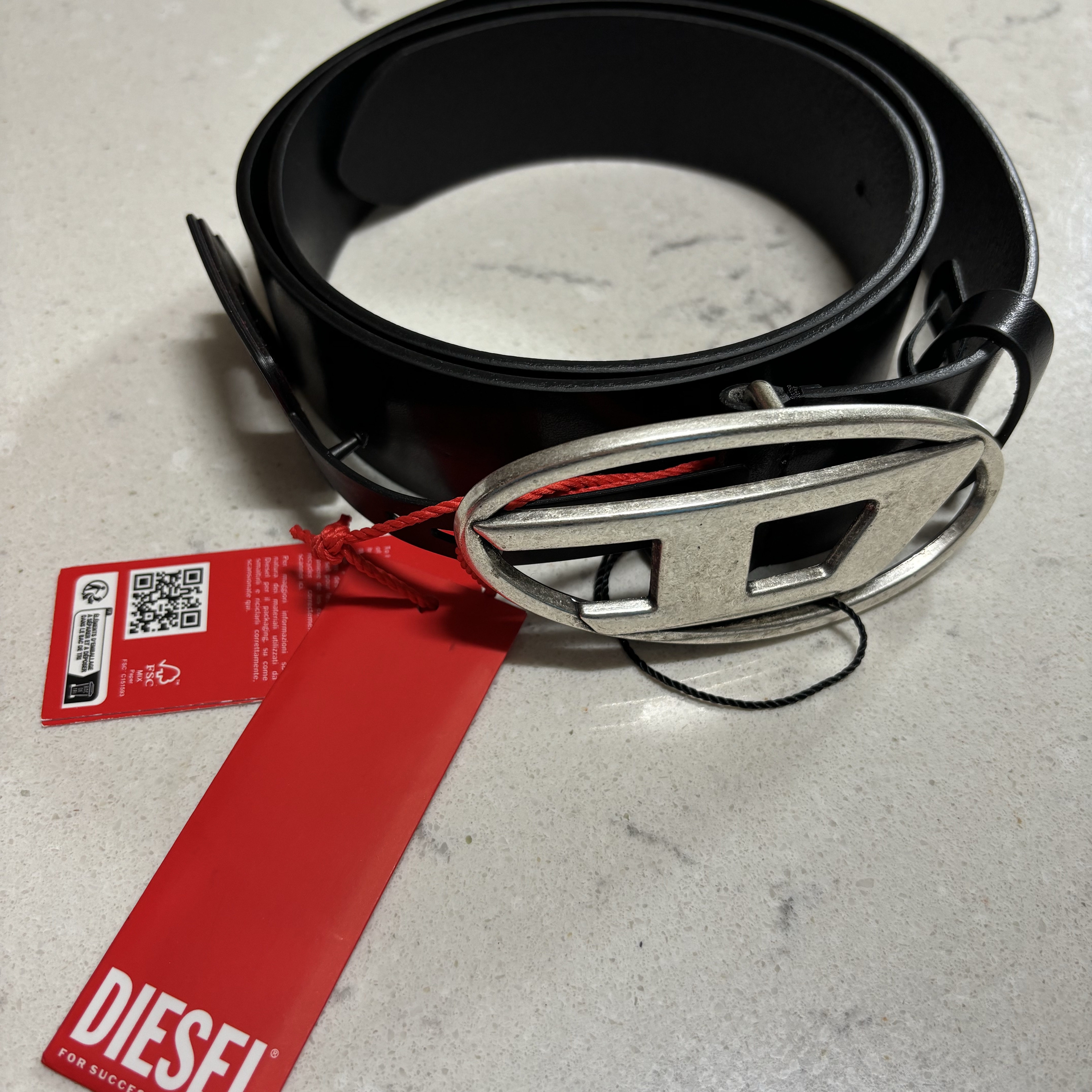 Diesel B-1DR Leather Belt with D Buckle Black 착용 스타일