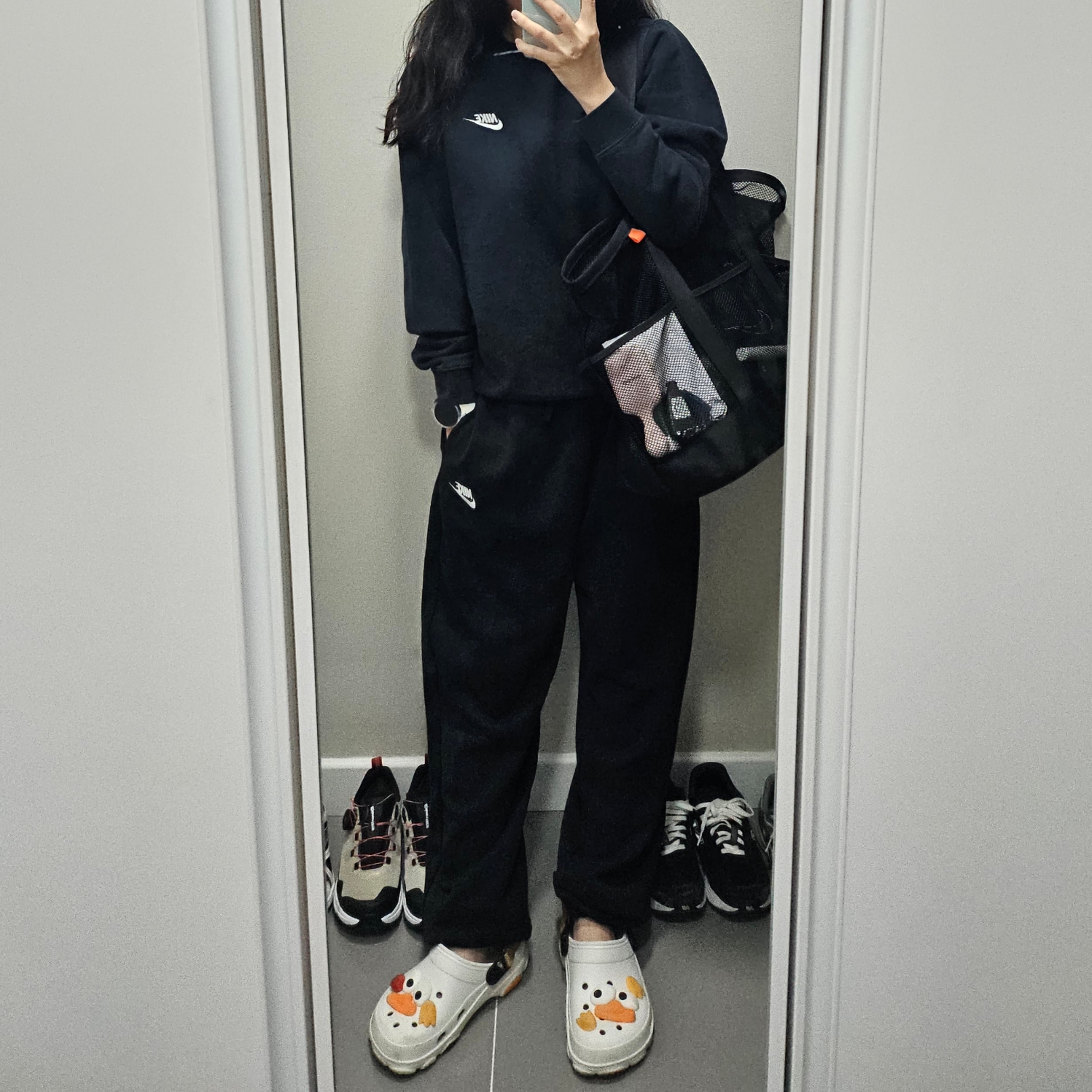 (W) Nike NSW Club Fleece Mid Rise Oversized Sweatpants Black - Asia, Nike NSW Club French Terry Crew Sweatshirt Black - Asia 착용 스타일