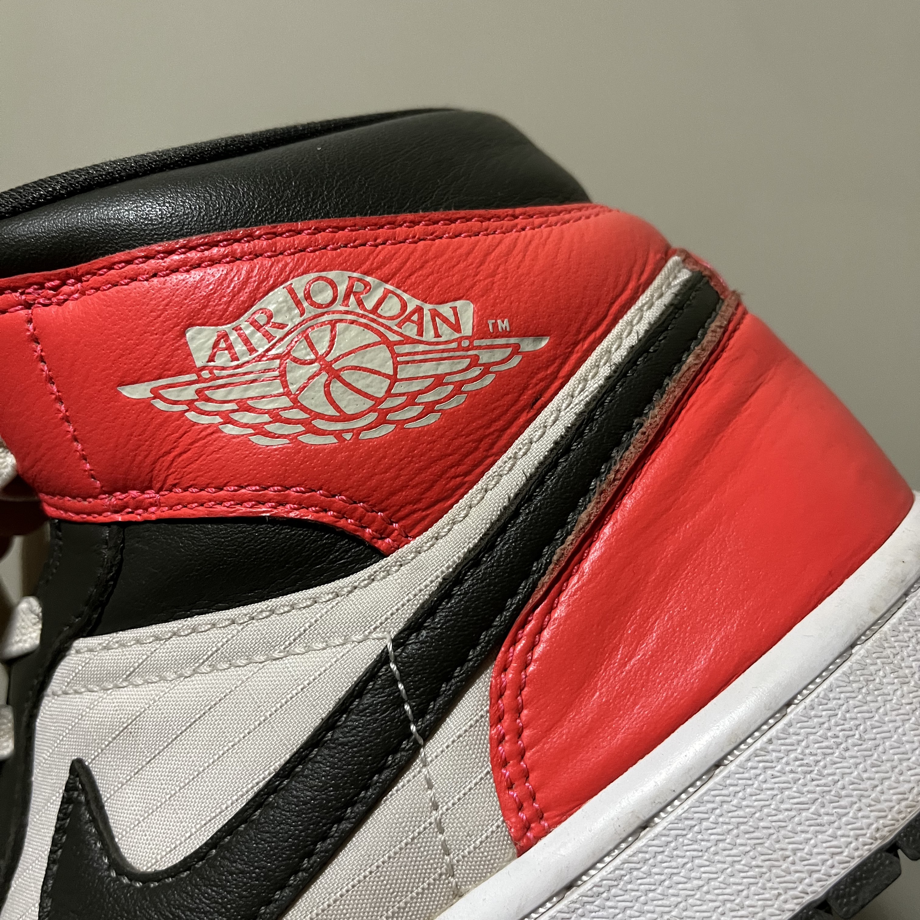 (W) Jordan 1 Mid SE Newsprint 착용 스타일