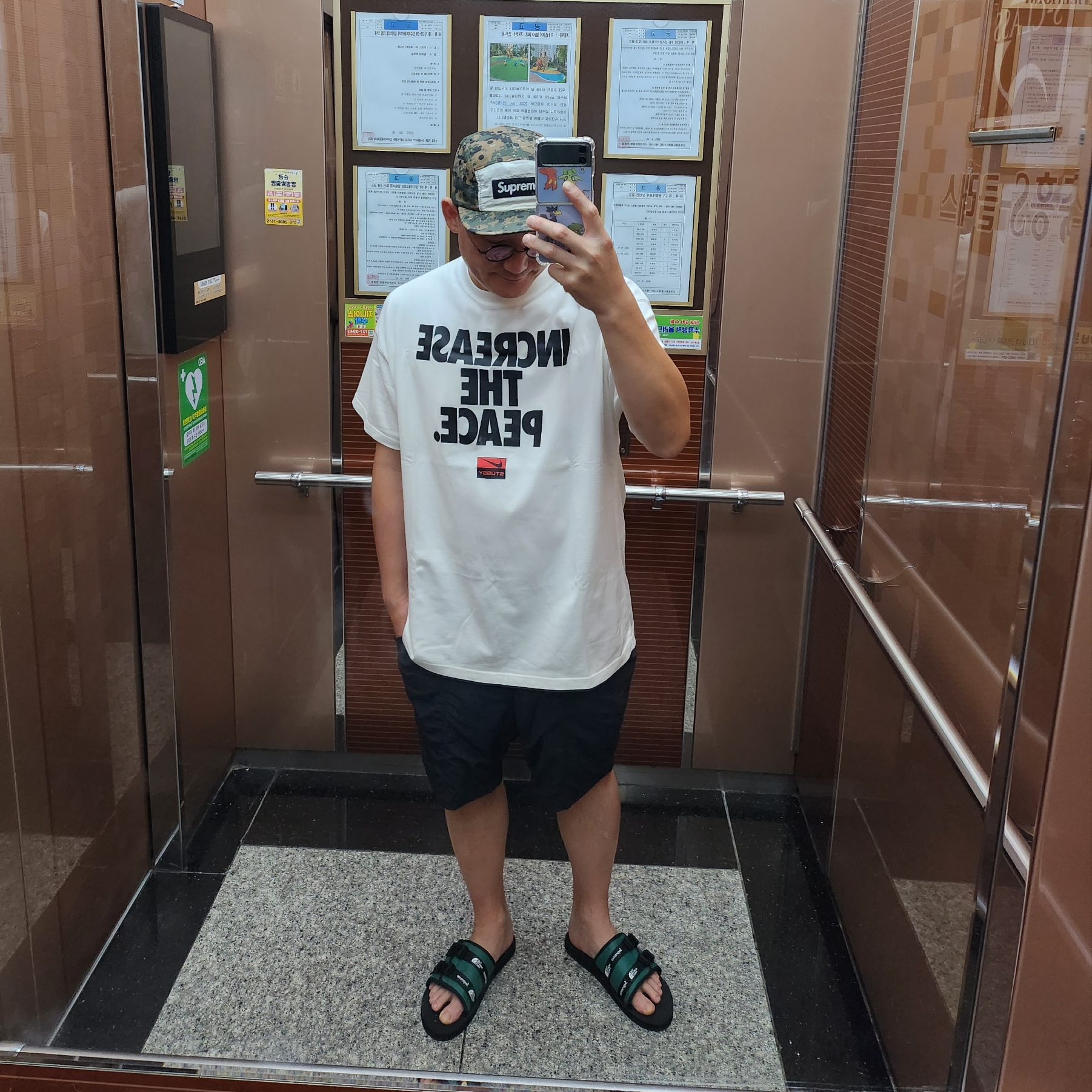Supreme x The North Face Trekking Sandal Dark Green - 22SS, Nike x Stussy Increase The Peace T-Shirt - Asia 착용 스타일