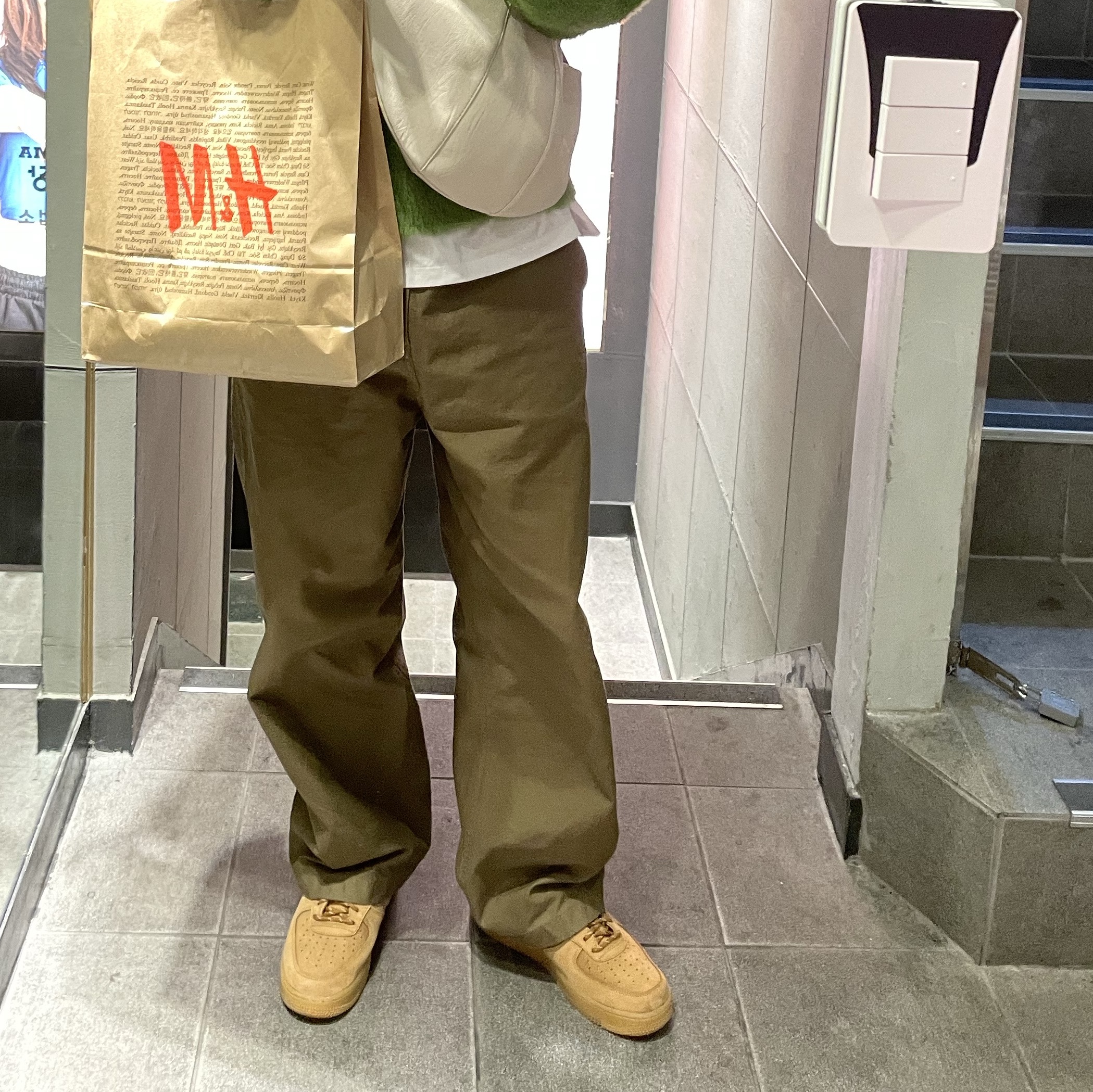 Nike Air Force 1 '07 WB Flax 착용 스타일