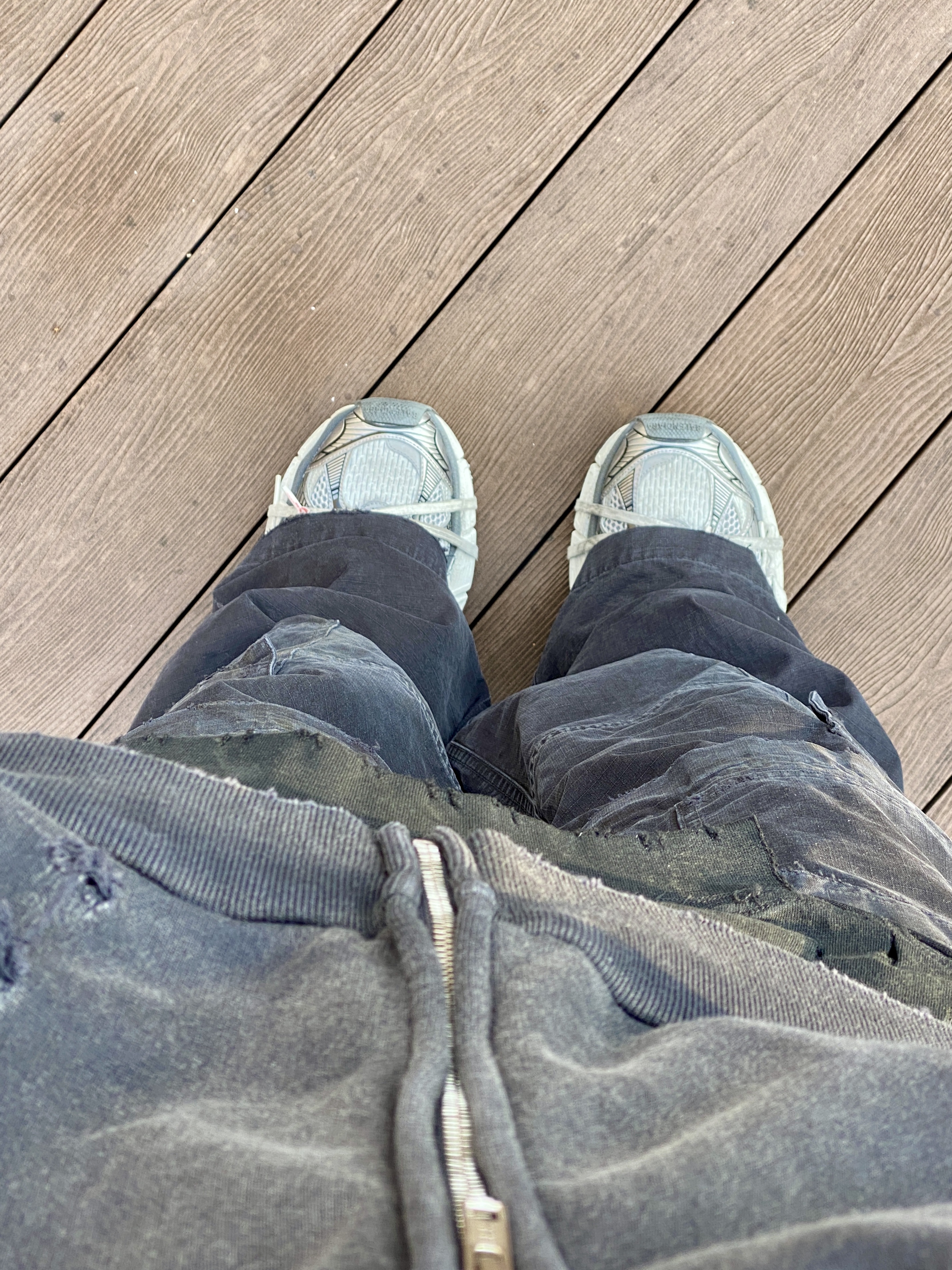 Balenciaga Paris Moon Upside Down Oversized T-Shirt Faded Black, Balenciaga Cotton Ripstop Large Fit Cargo Pants Black 착용 스타일 - 2