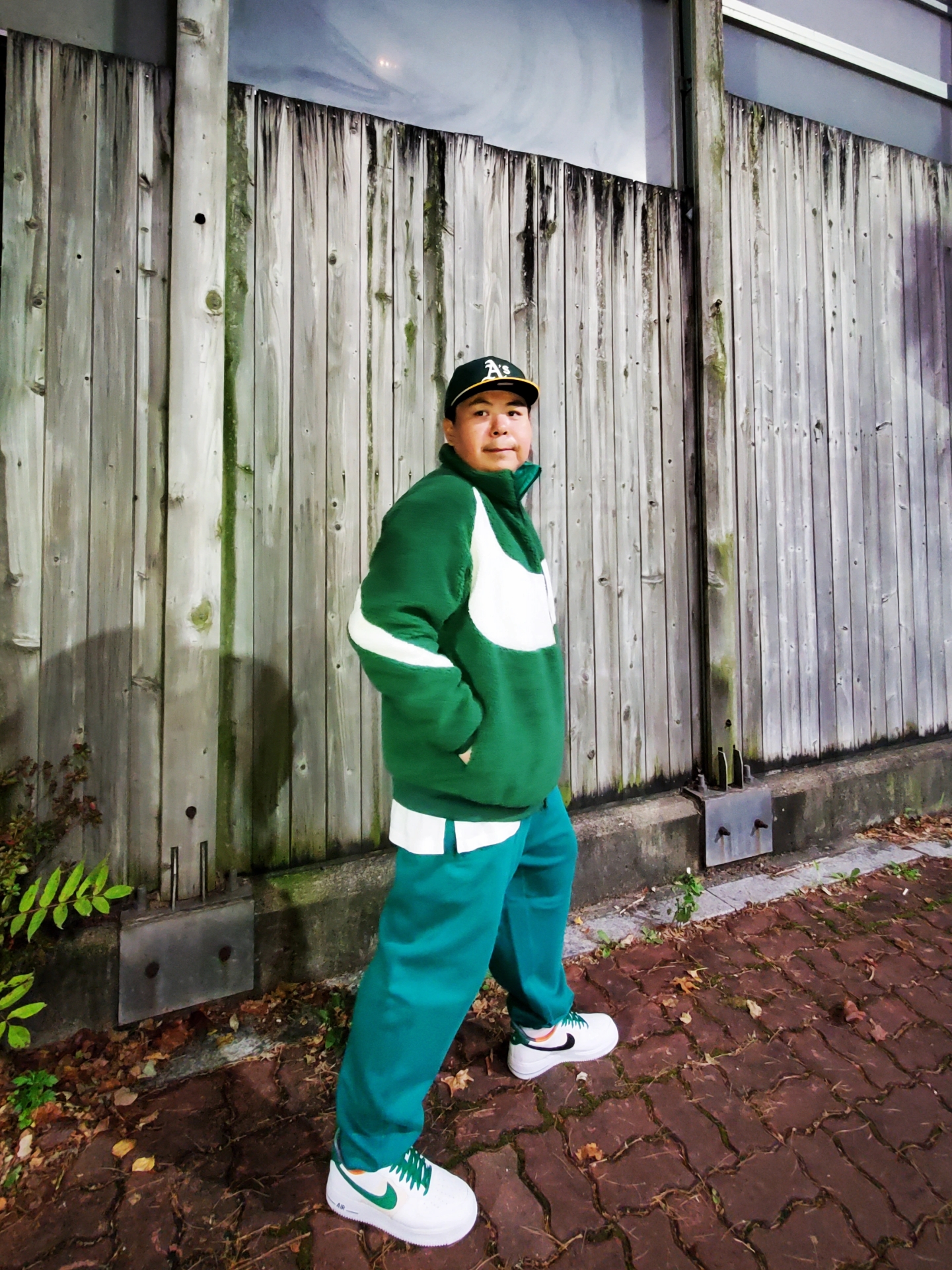 Nike Air Force 1 '07 LV8 EMB White Malachite, Nike NRG Solo Swoosh Fleece Pants Mystic Green - US/EU 착용 스타일