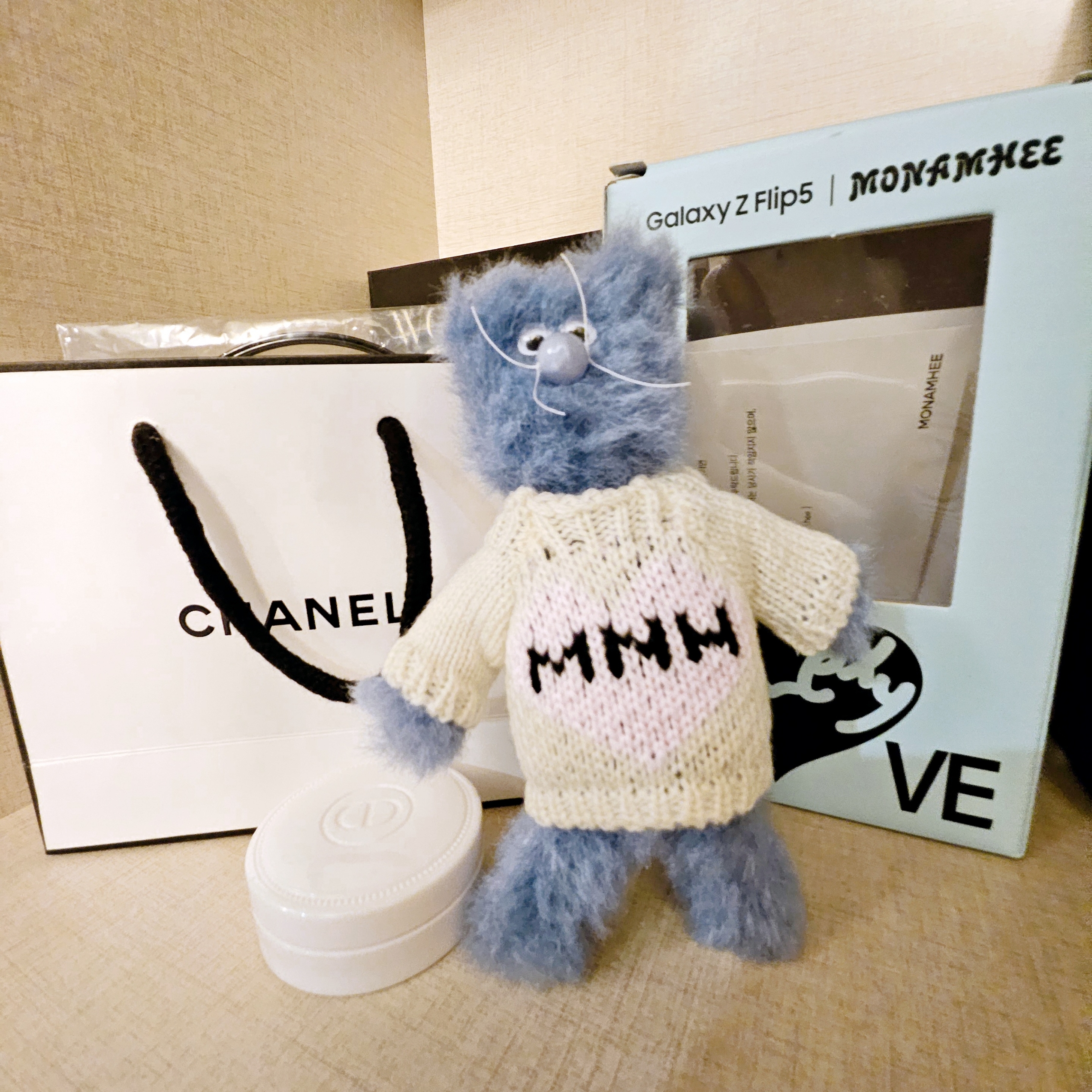 Monamhee Love Flexy Keyring Blue 착용 스타일