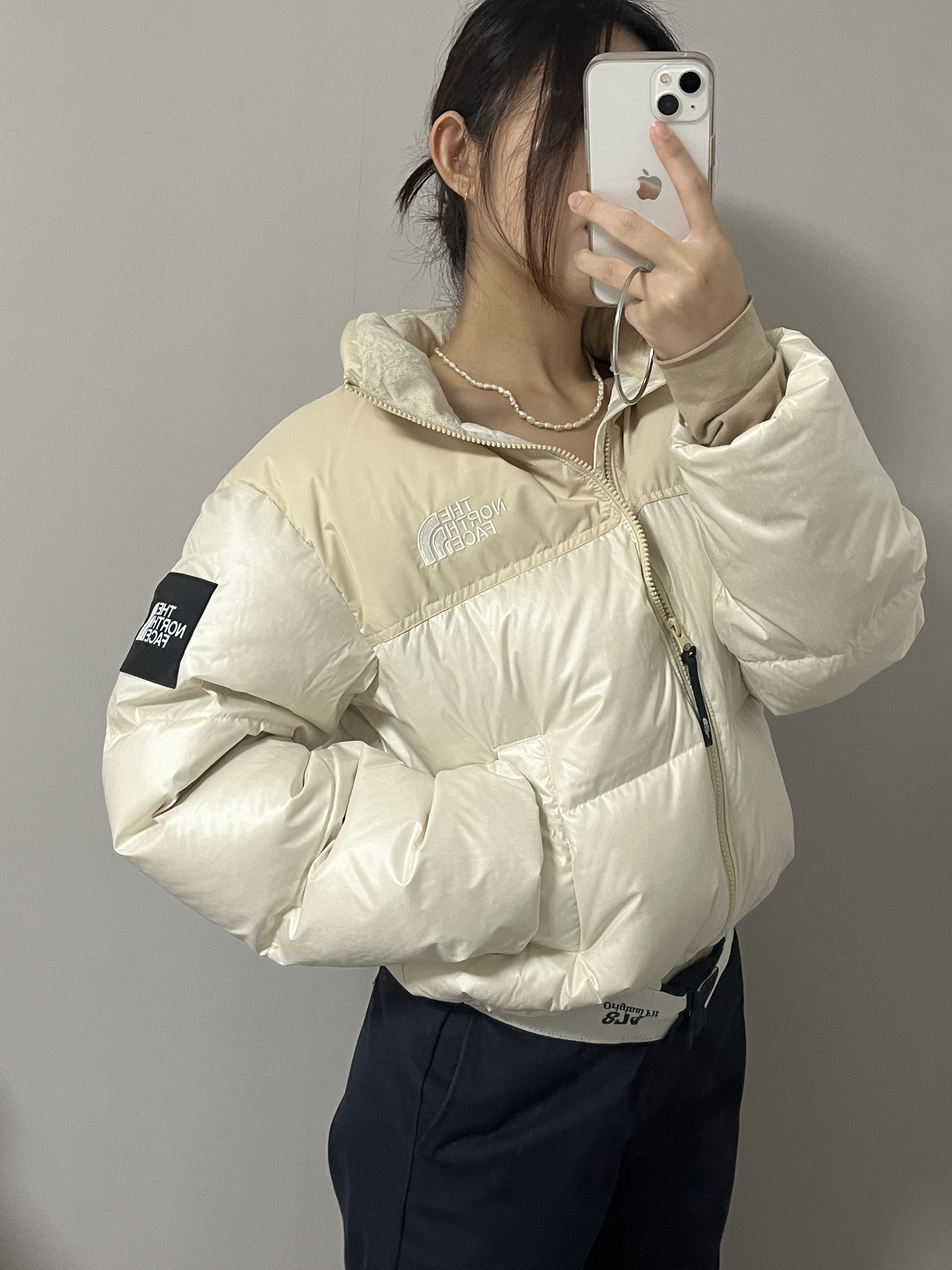 (W) The North Face White Label Novelty Nuptse Down Jacket Cream 착용 스타일 - 1