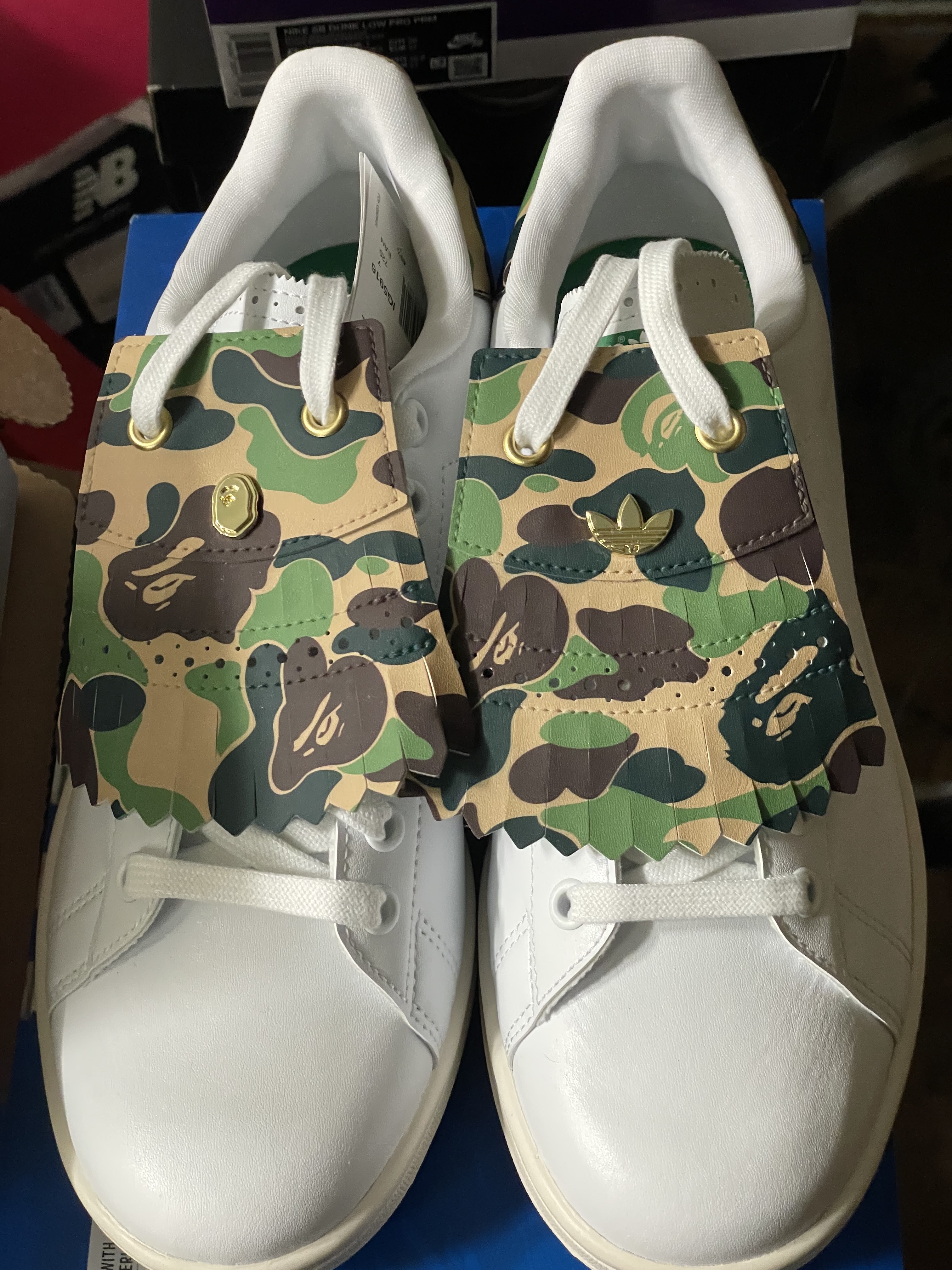 Adidas x BAPE Stan Smith Golf Cloud White Green, Nike x Stussy NRG Fleece Pants Dark Grey Heather (DO9340-063) 착용 스타일 - 2