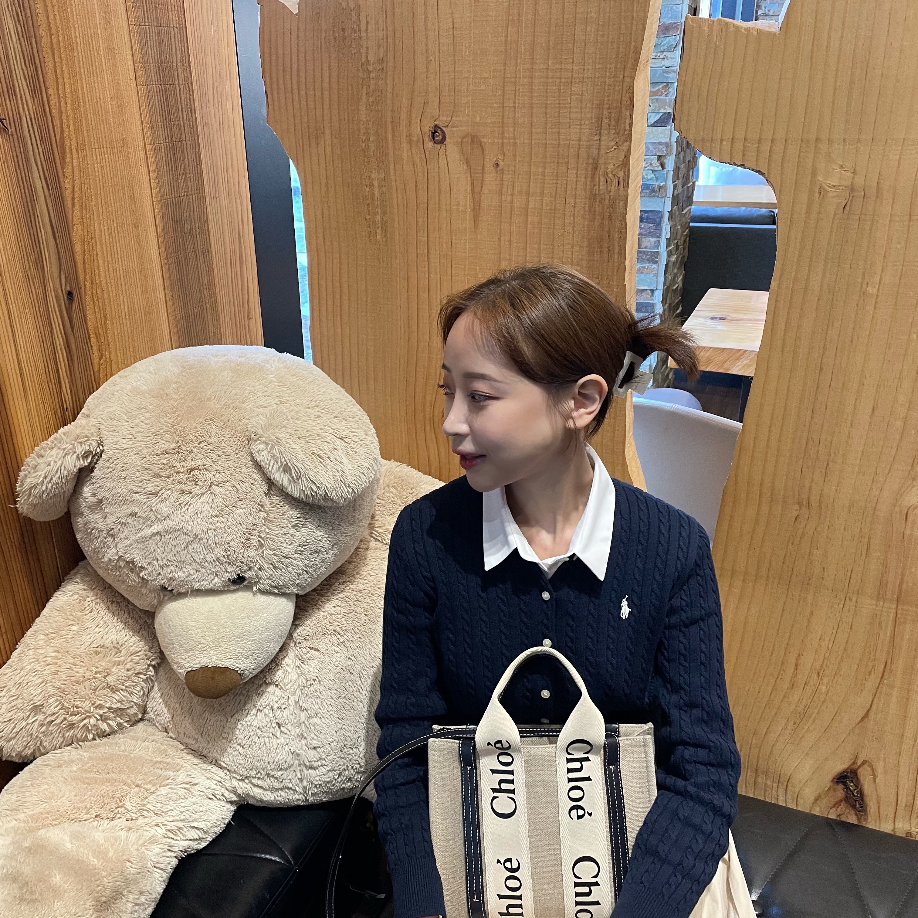 [30% 적립] Polo Ralph Lauren Children Mini Cable Cotton Cardigan Hunter Navy, Chloe Woody Small Strap Tote Bag Navy 착용 스타일 - 2